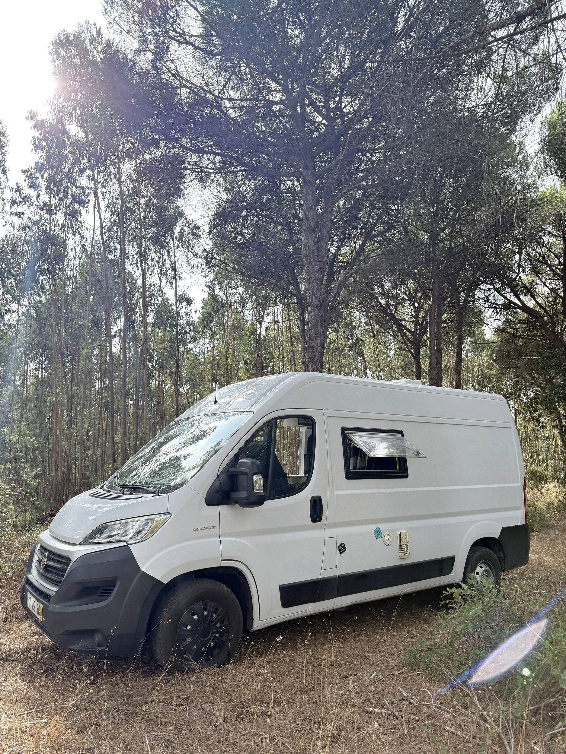 Vue avant de 3/4 Fiat Ducato 2,0 l 115 ch - Yescapa