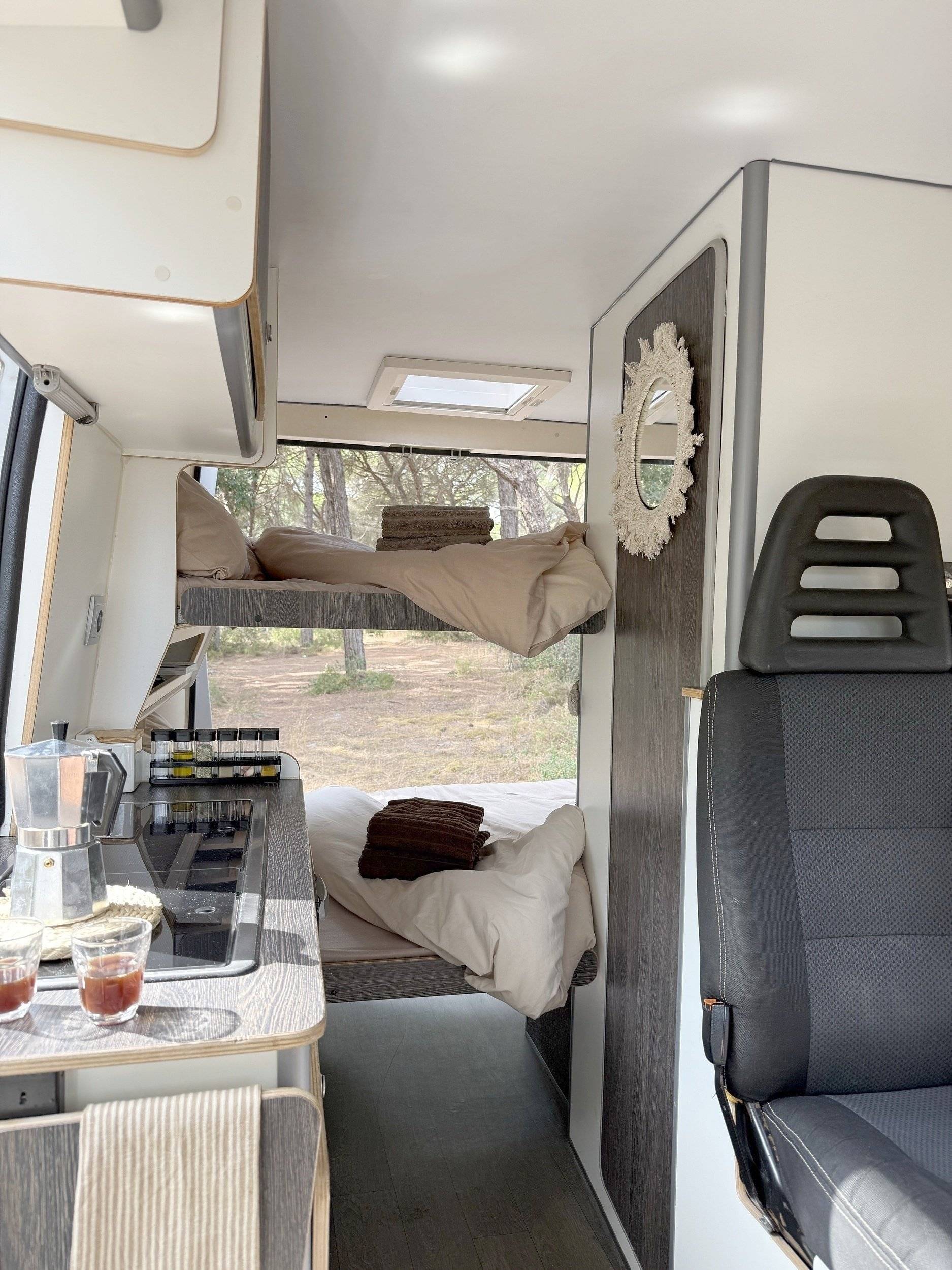 Vista de 3/4 Fiat Ducato 2,0 l 115 ch - Yescapa