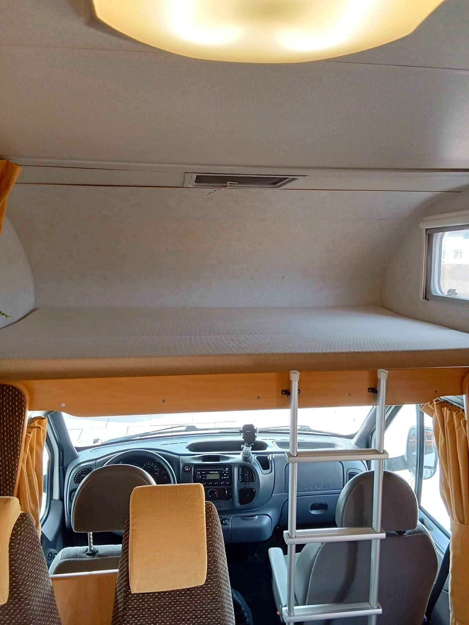 Berth Ford Transit 2,2 l TDCi 140 ch. - Yescapa