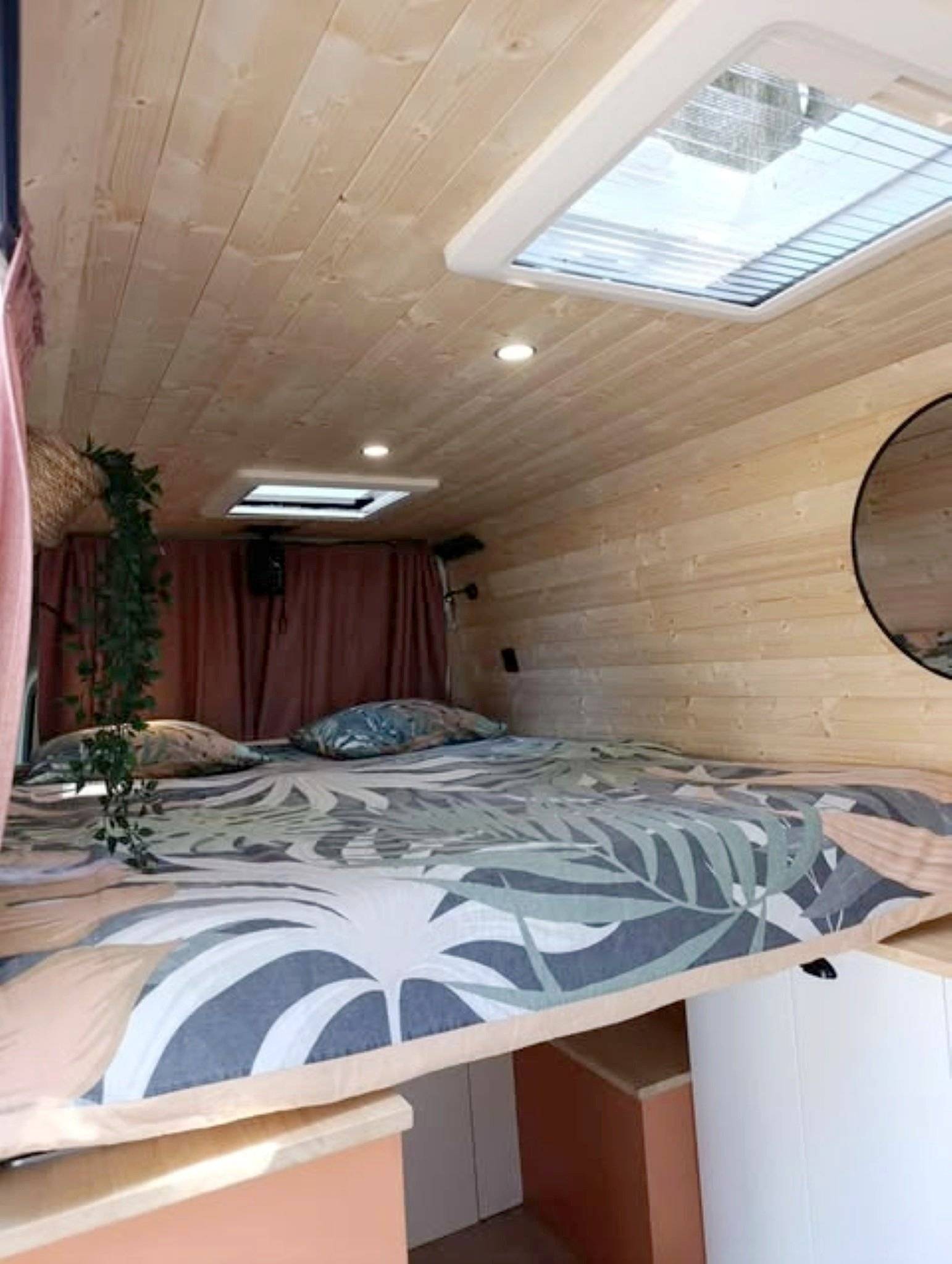 Plazas en cama Volkswagen Crafter 2,0 l 102 ch - Yescapa