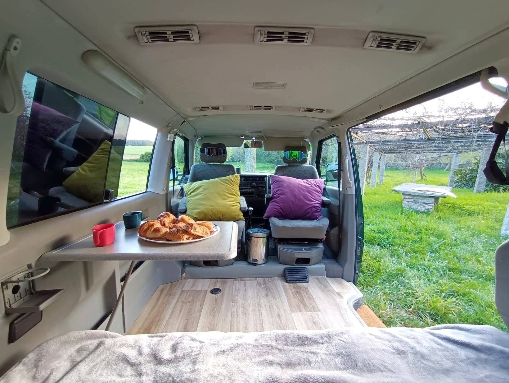 Dinette Volkswagen t4 Multivan 2.5 tdi - Yescapa