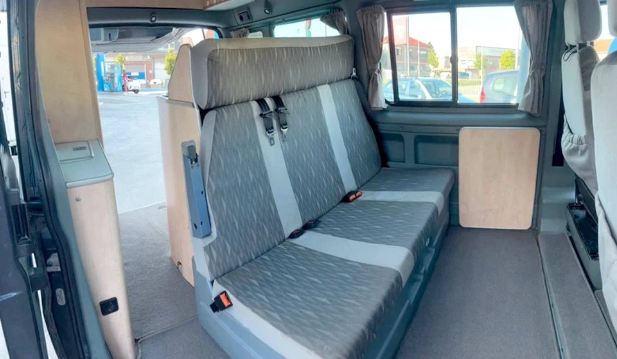 Dining Area Ford transit nugget - Yescapa