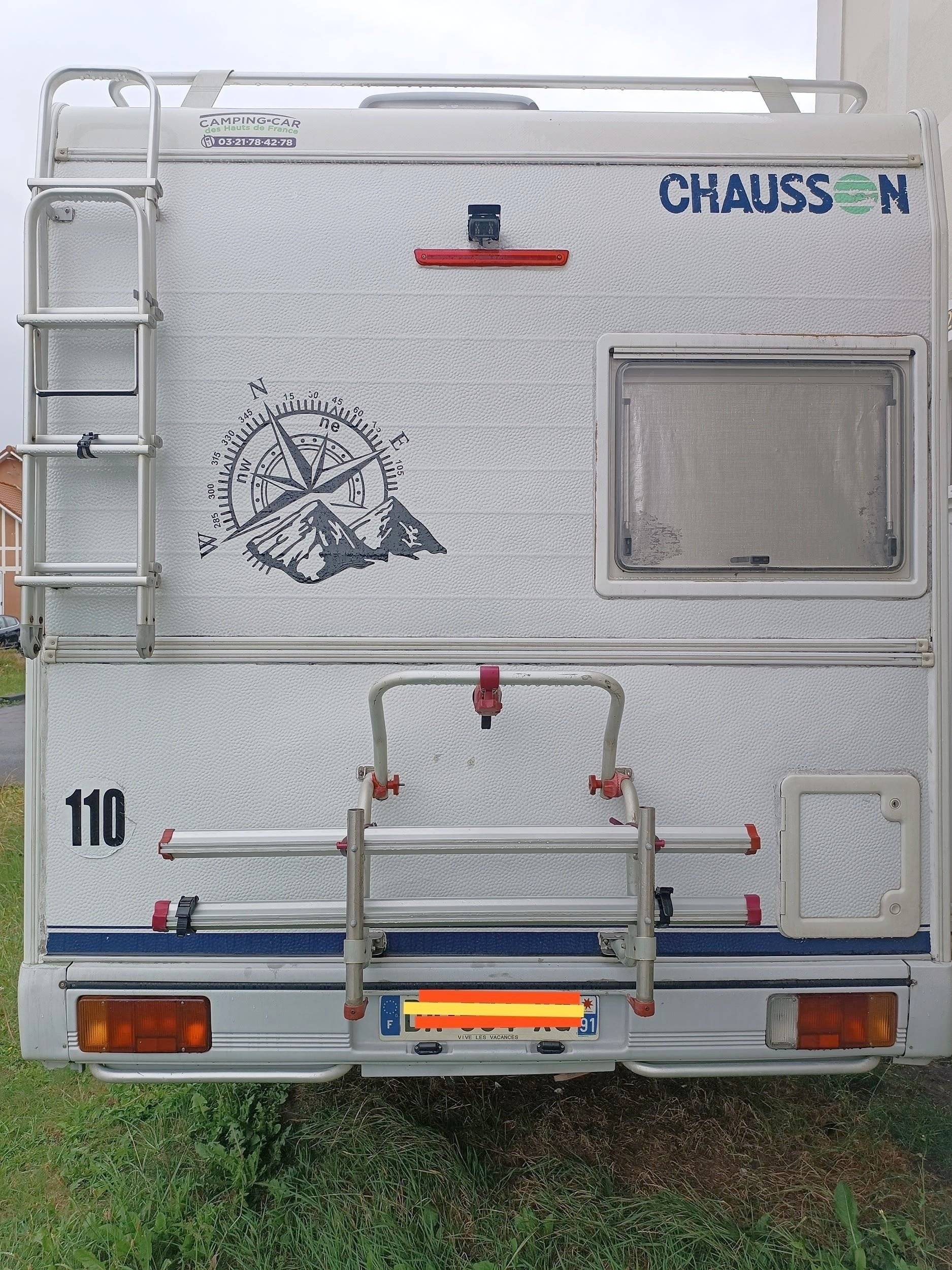 Achterkant Ford Transit 2,2 l 125 ch - Yescapa