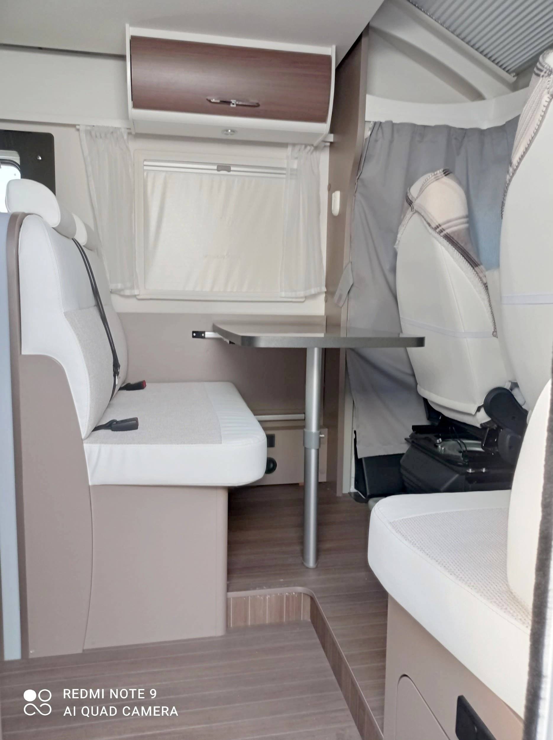 Coin repas Fiat Ducato 2,3 l 140 CV - Yescapa