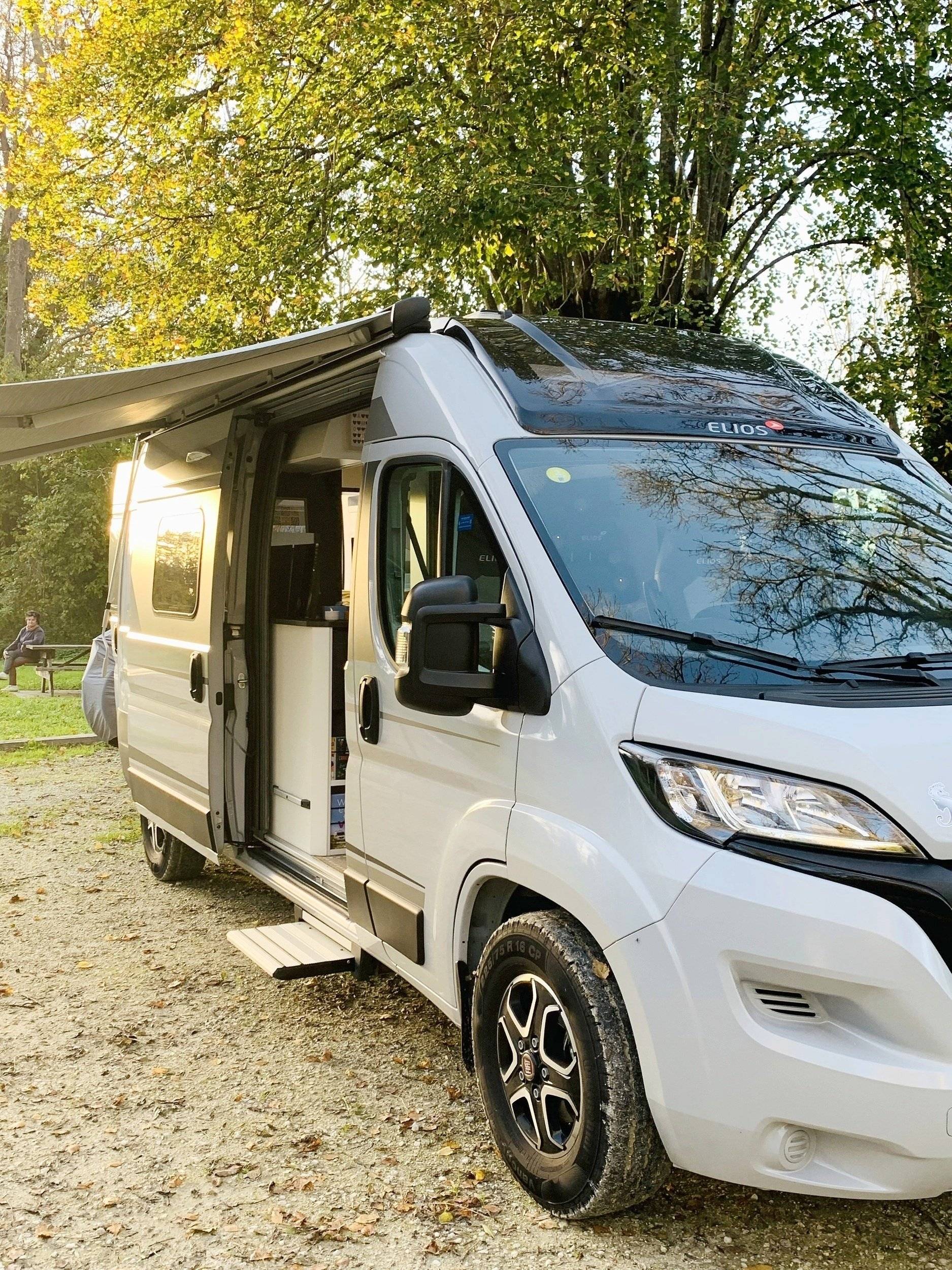 Vista frontale a ¾ Fiat Ducato 2,2 140ch - Yescapa