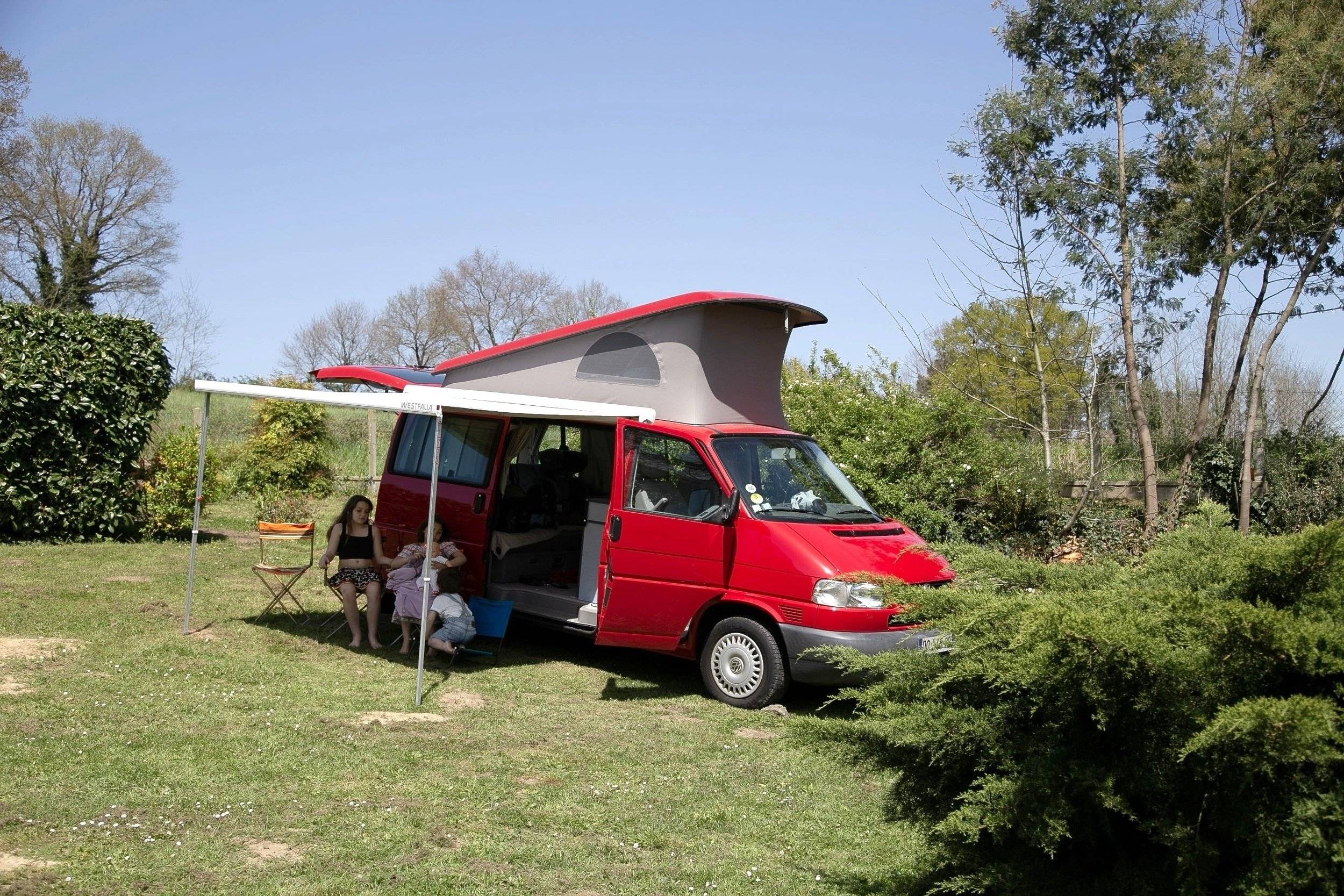 Vue avant de 3/4 Volkswagen T4 Multivan Westfalia - Yescapa