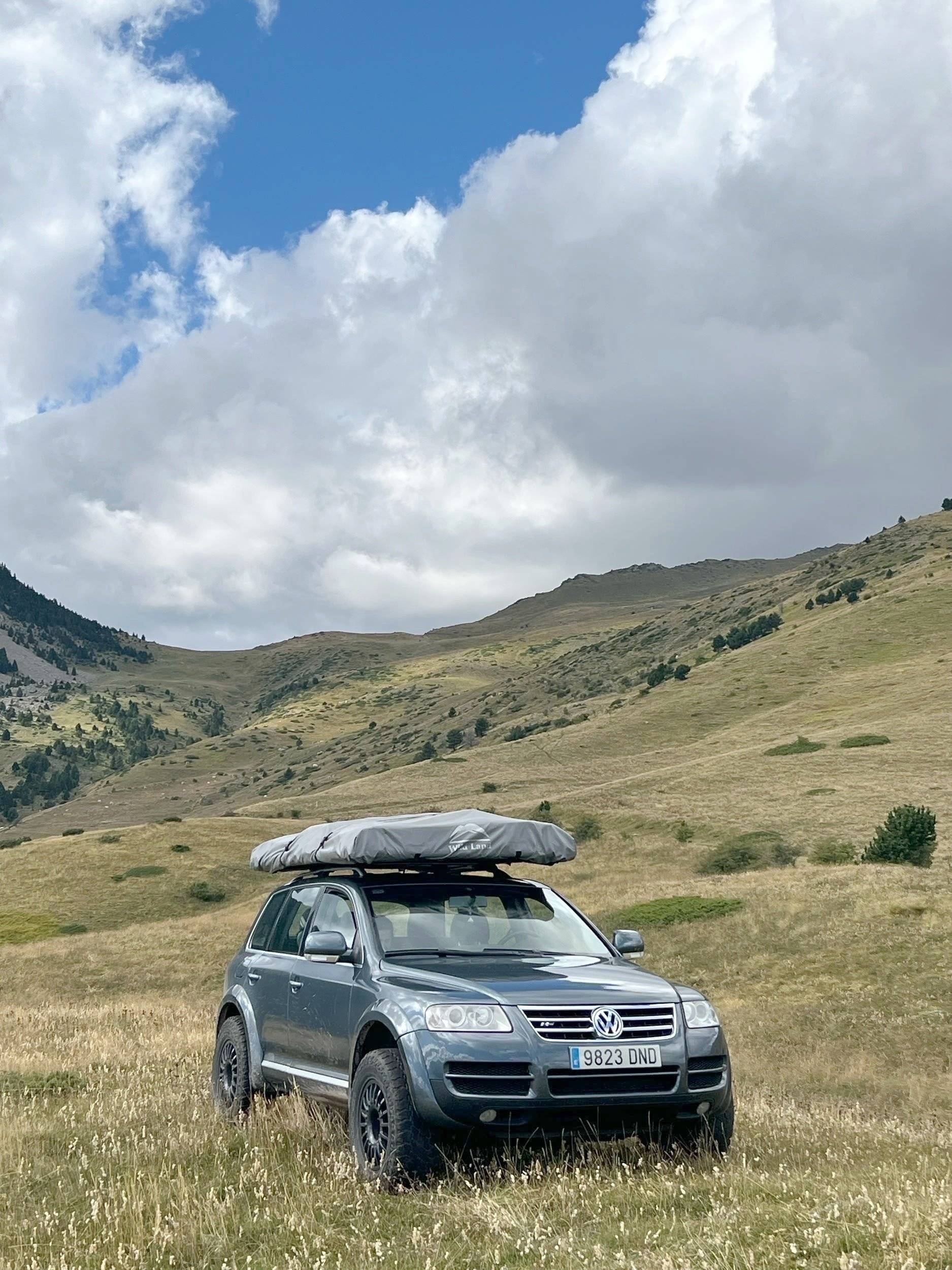 Vista de 3/4 Volkswagen touareg - Yescapa