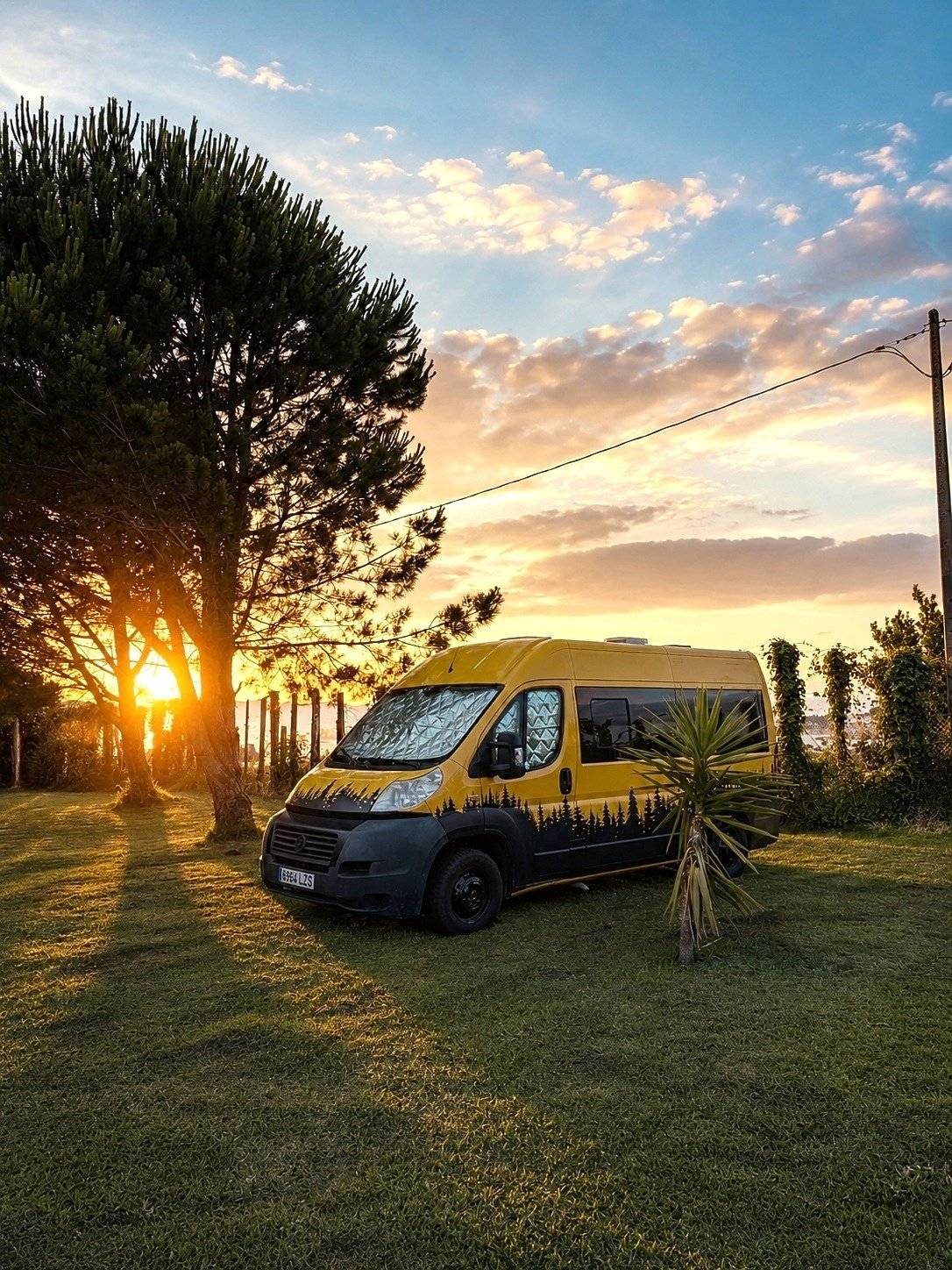 Vista frontale a ¾ Fiat - Yescapa