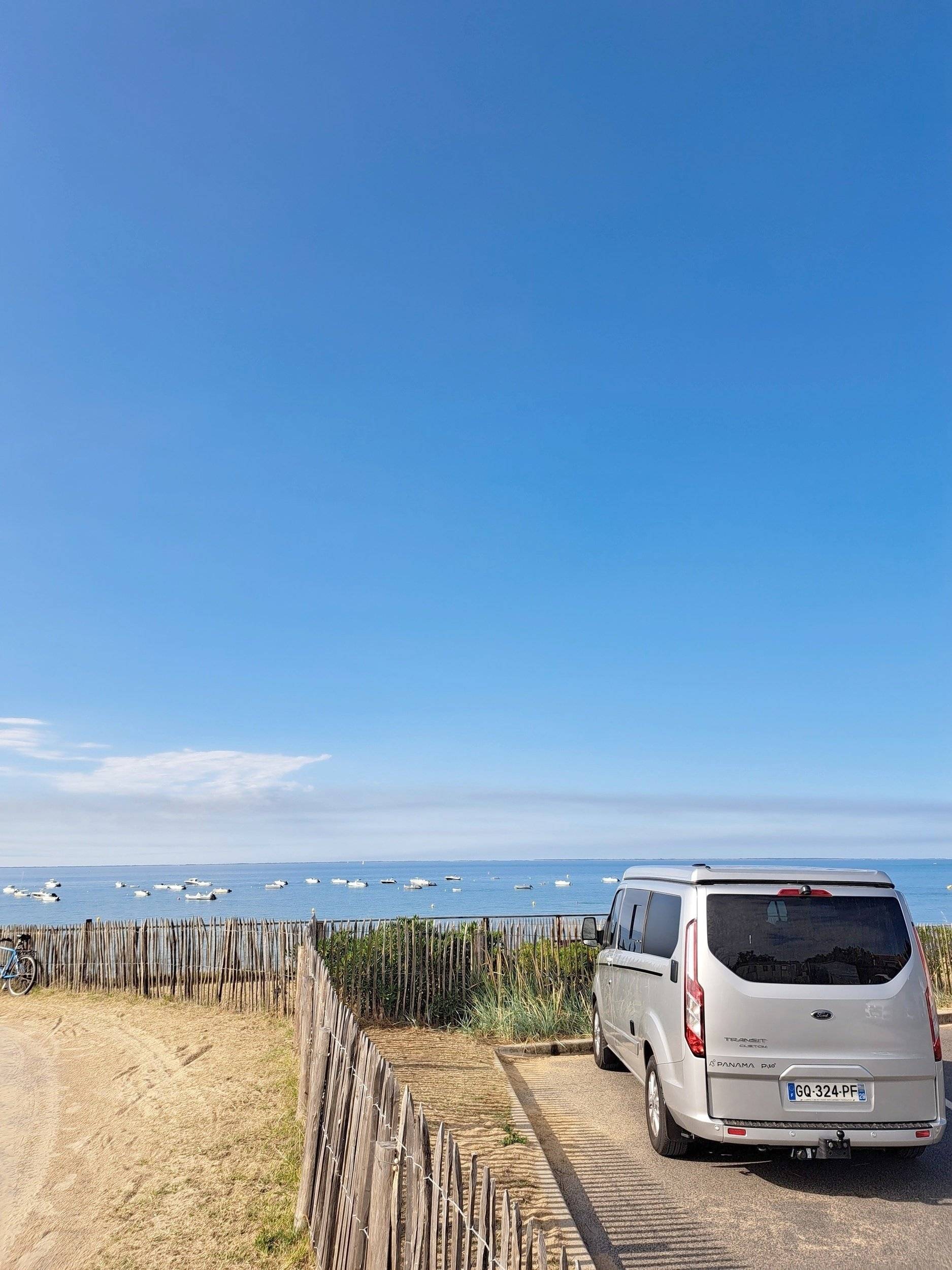 Vista frontale a ¾ Ford - Yescapa