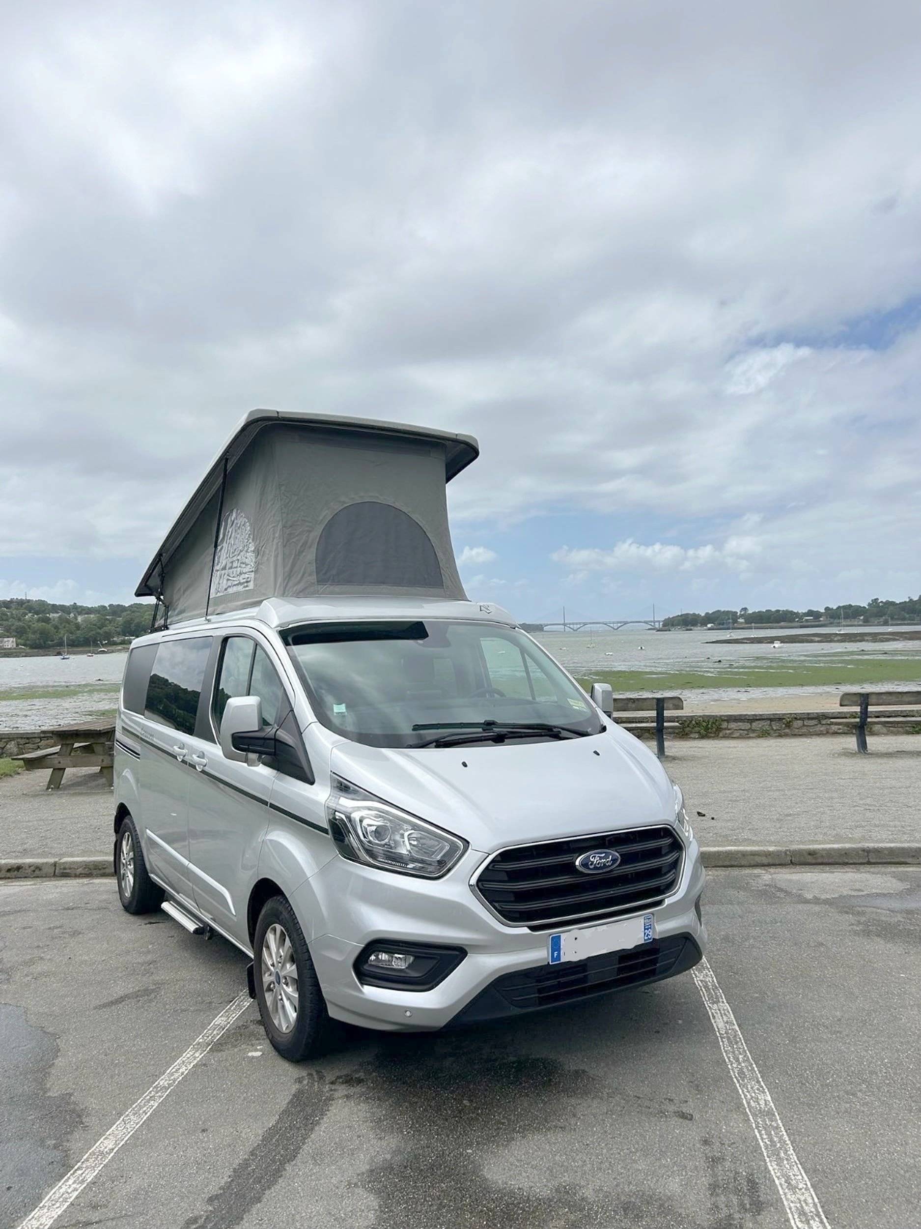 Front view from 3/4 Ford - Yescapa