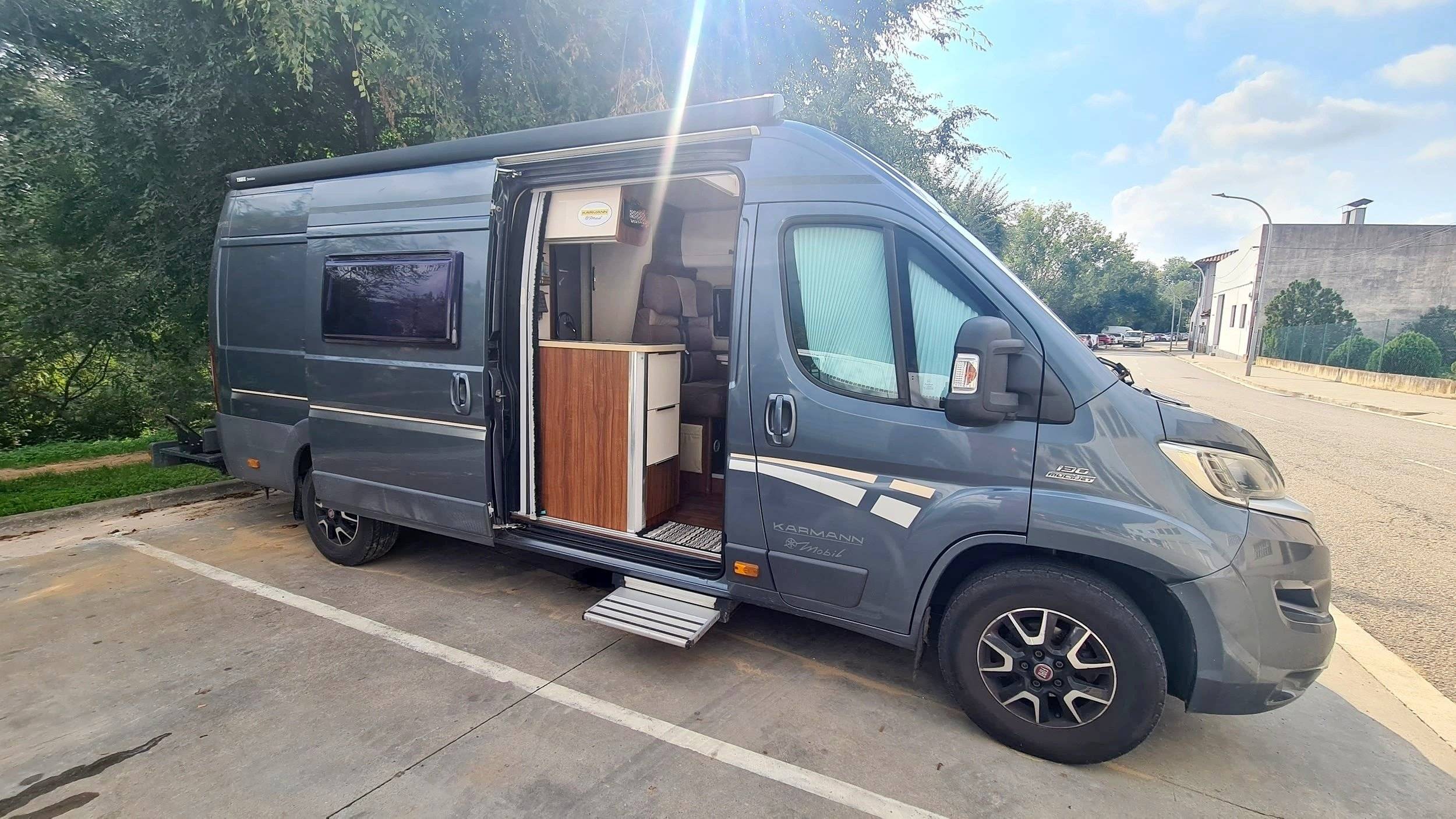 Vista frontale a ¾ Fiat Fiat Ducato - Yescapa