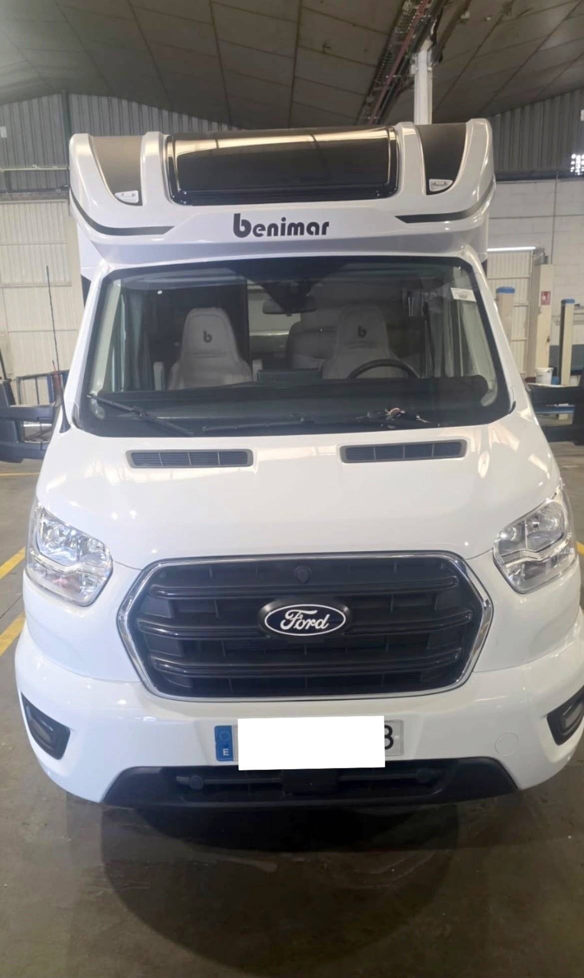 Vista de 3/4 Ford - Yescapa