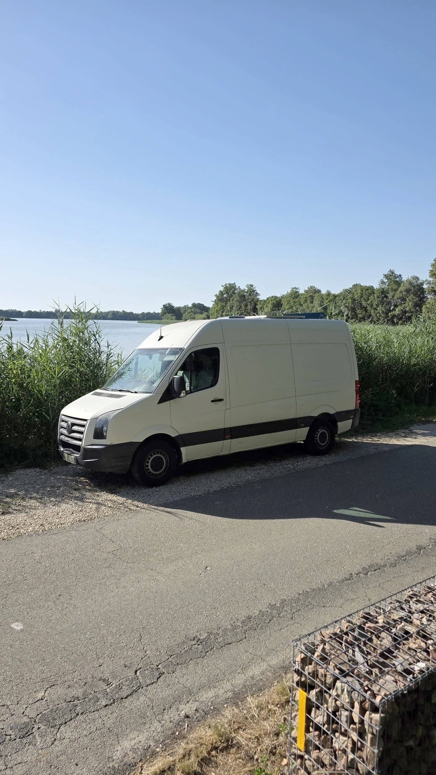 Vista del vehículo ángulo delantero Volkswagen Crafter 2,5 l 109 ch - Yescapa