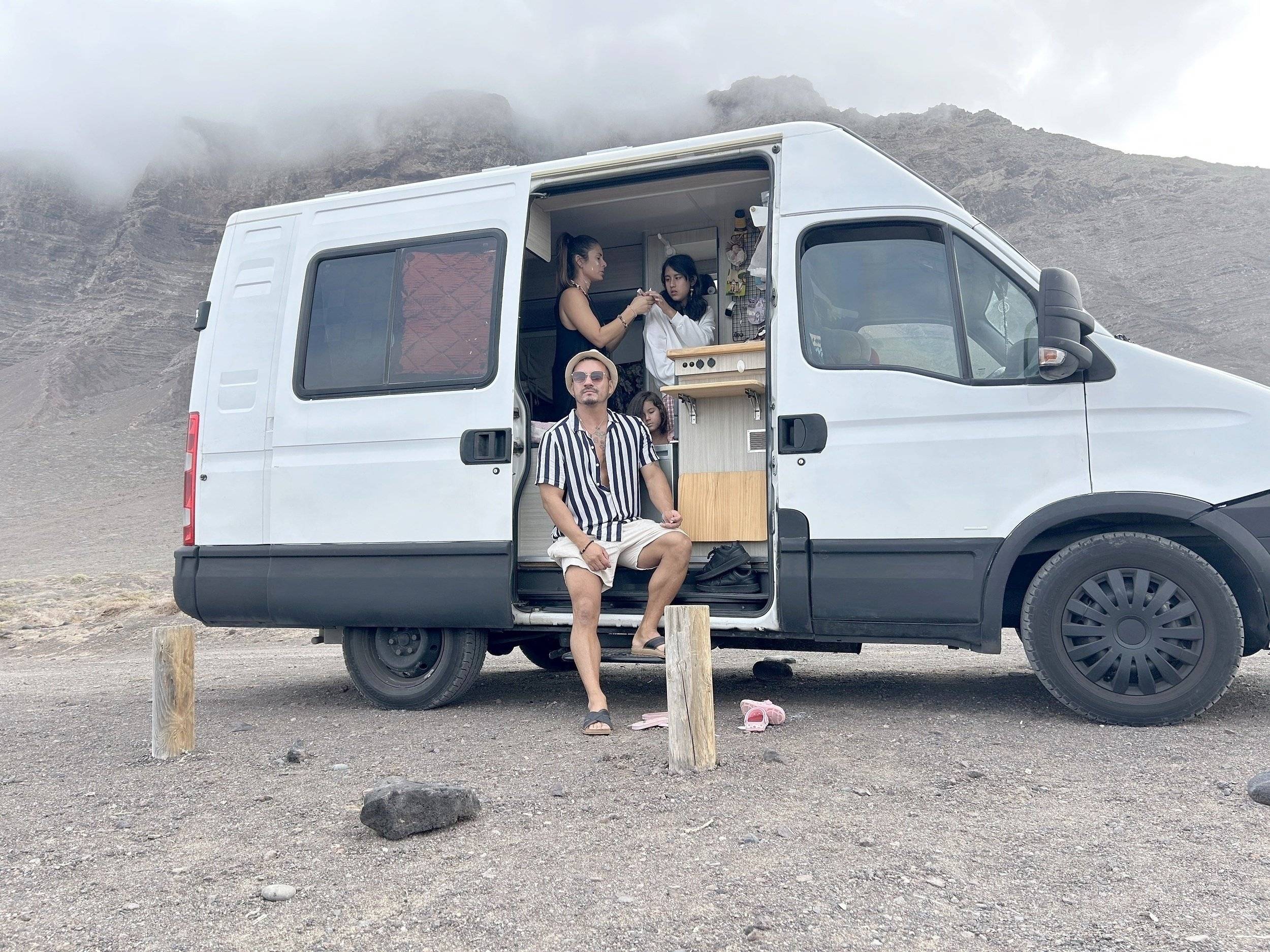 Vista frontale a ¾ Iveco Daily 2,3 l 126 ch - Yescapa