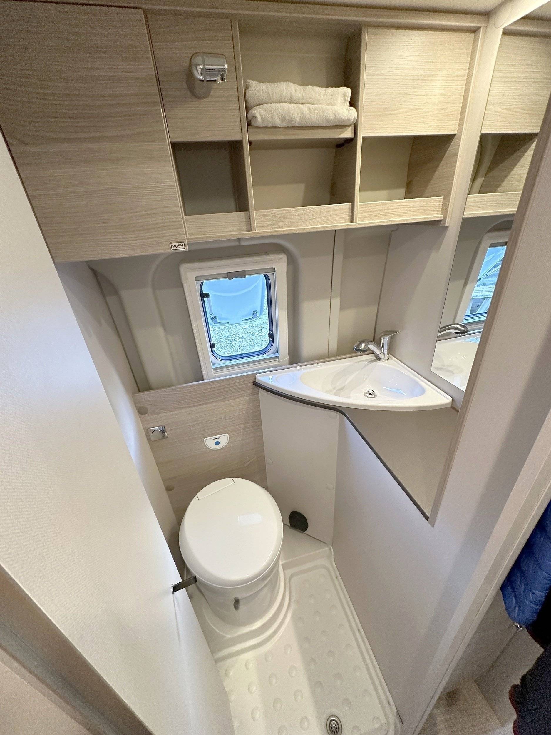 Bürstner CAMPEO C600 BLACK FOREST