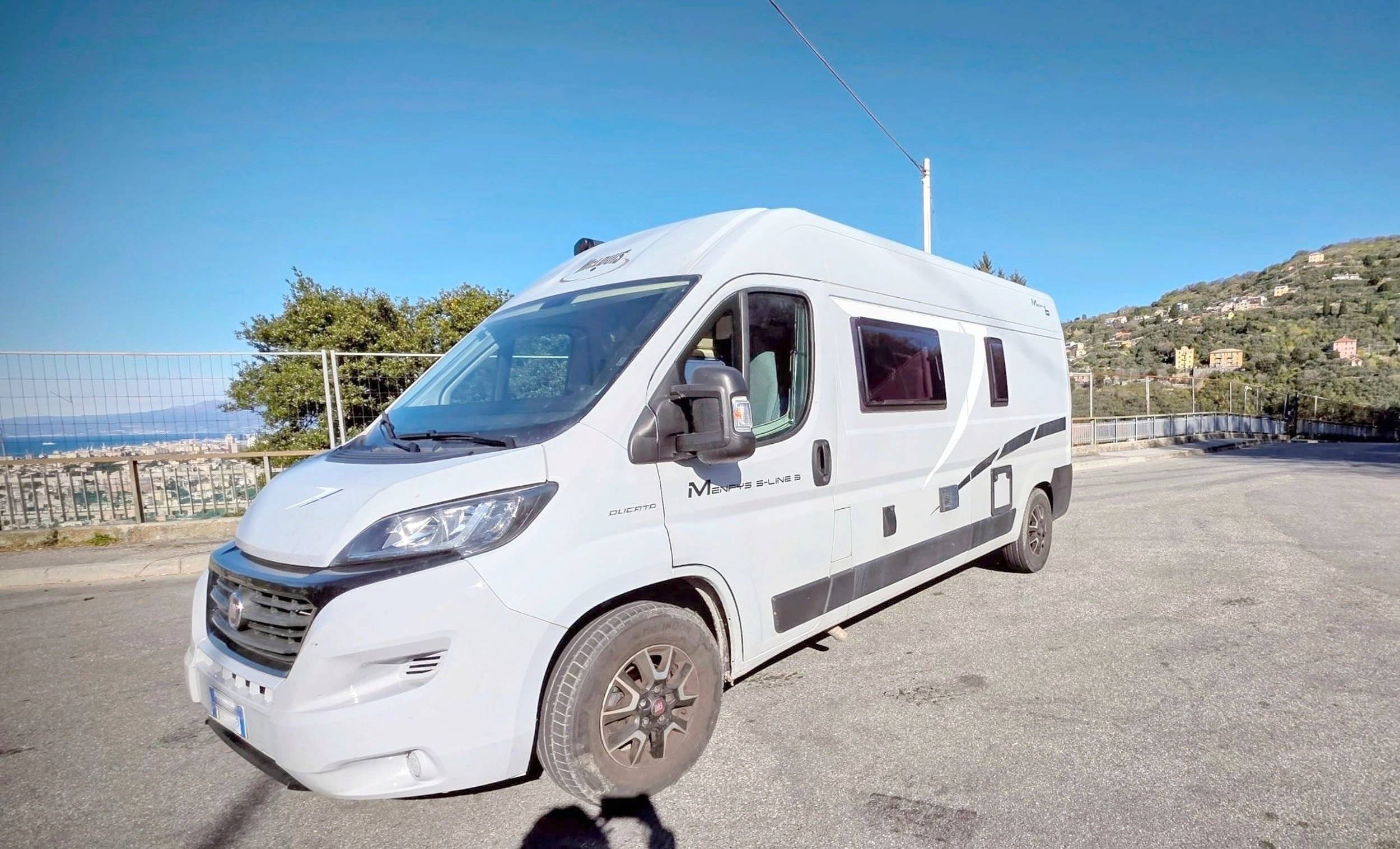 Vue avant de 3/4 Fiat Fiat ducato - Yescapa