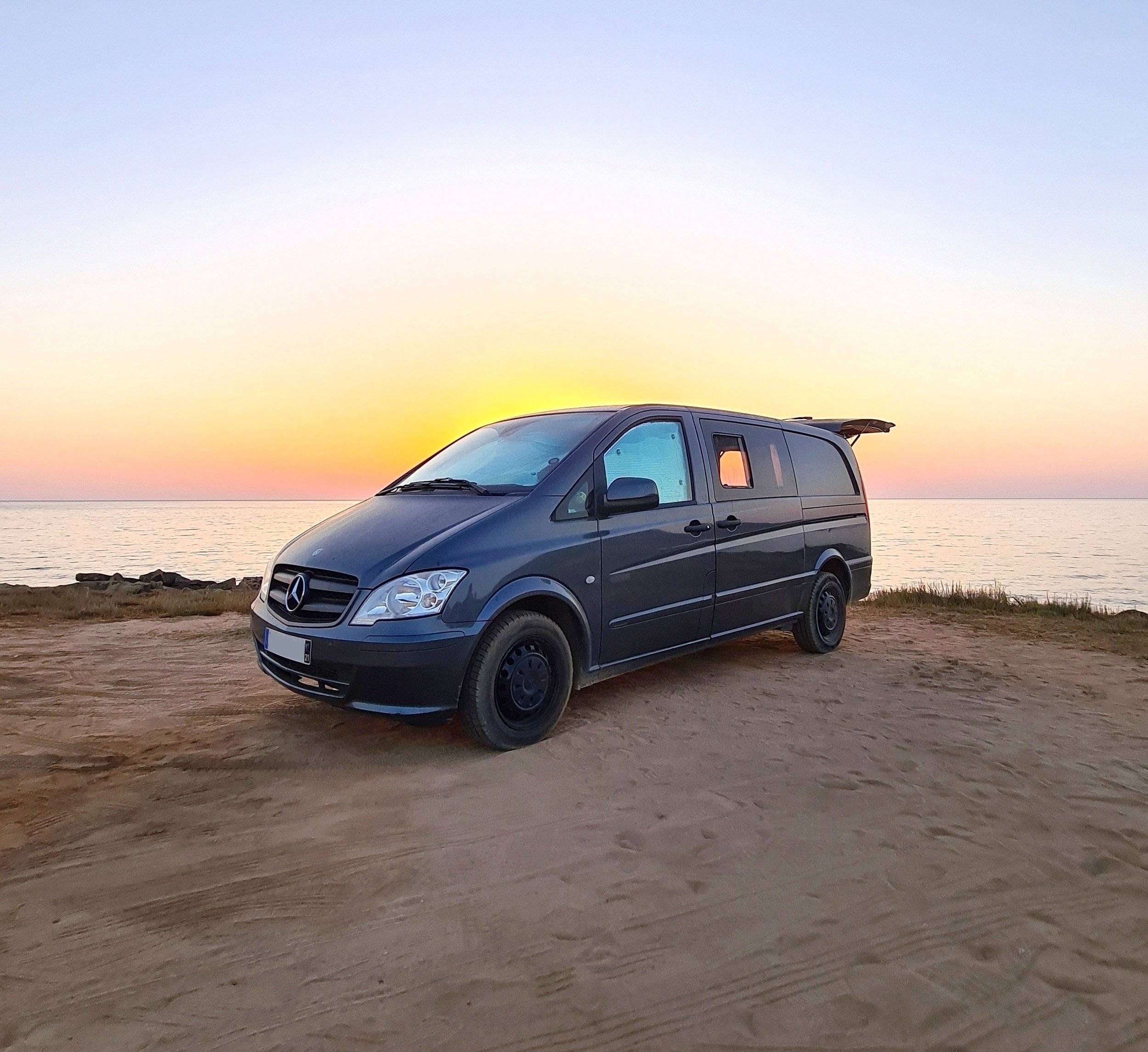 Voorkant 3/4 Mercedes Mercedes vito - Yescapa