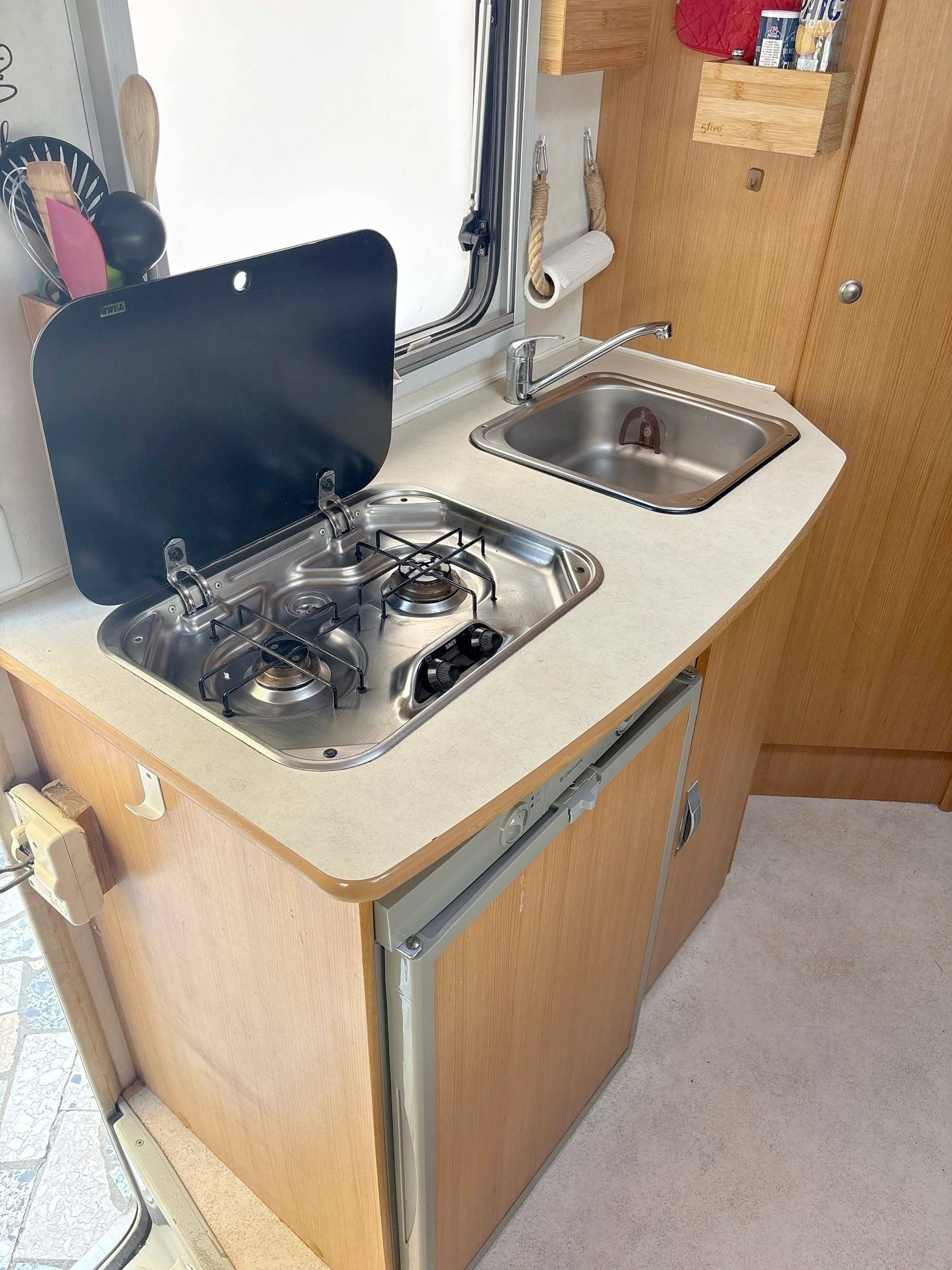 Kitchenette Ford Transit - Yescapa