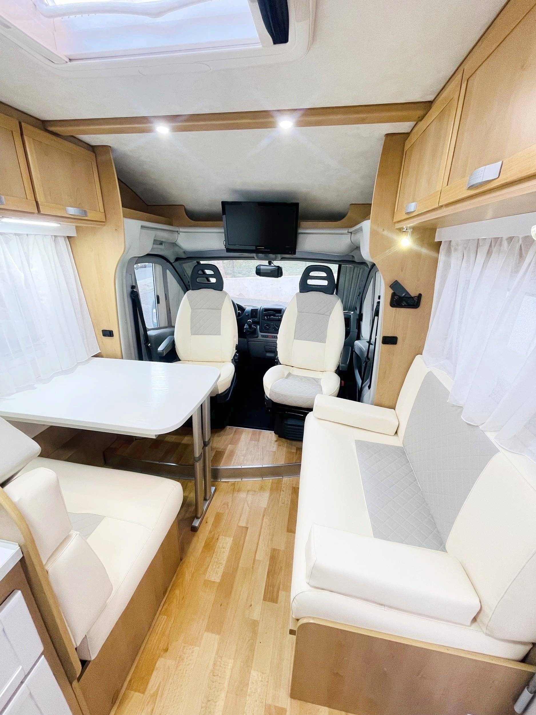 Front view from 3/4 Fiat FIAT Ducato 2,3 multijet 2 130 - Yescapa