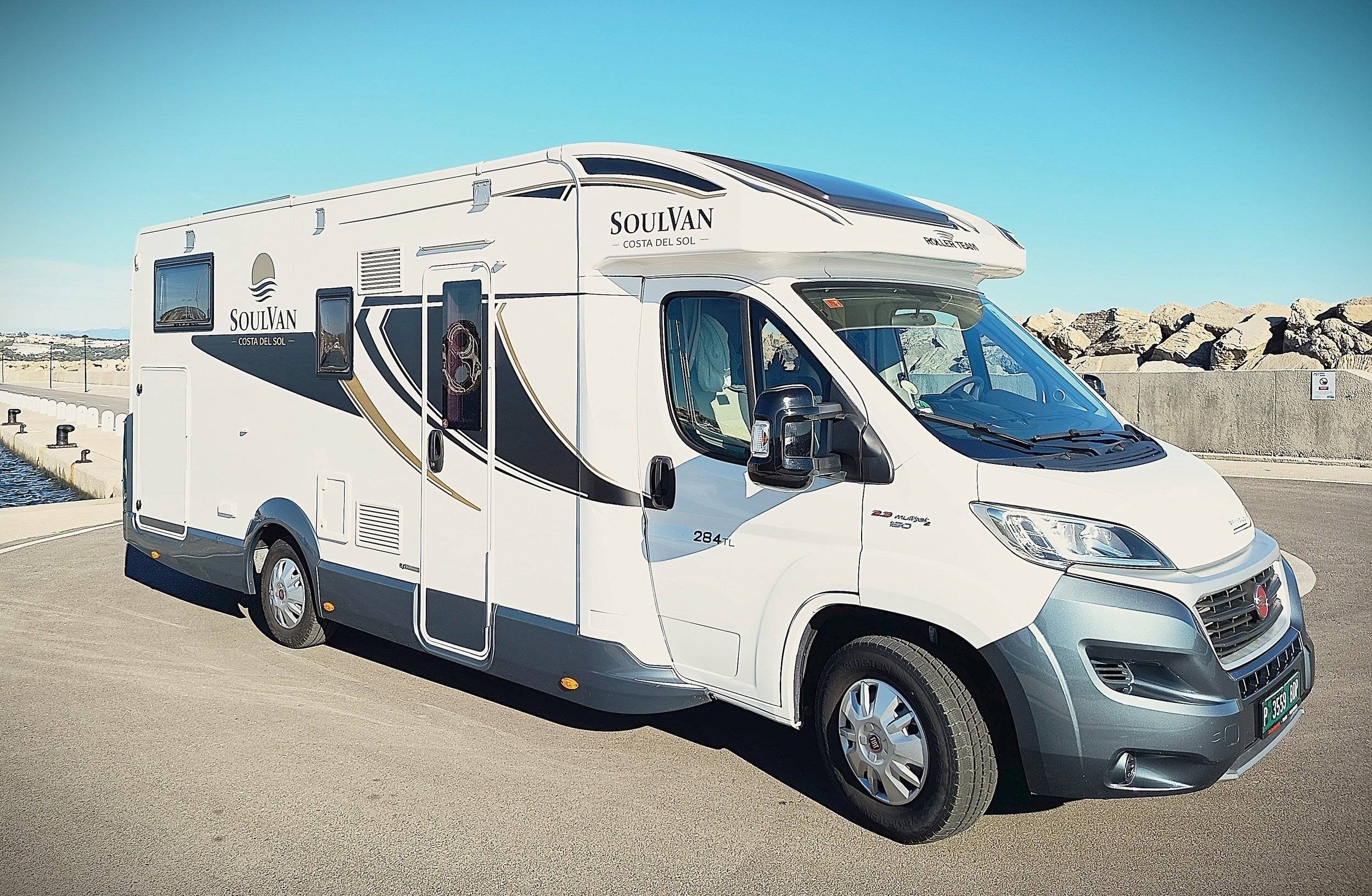 Front view from 3/4 Fiat Fiat Multijet 2   2,3 L   150 CV - Yescapa