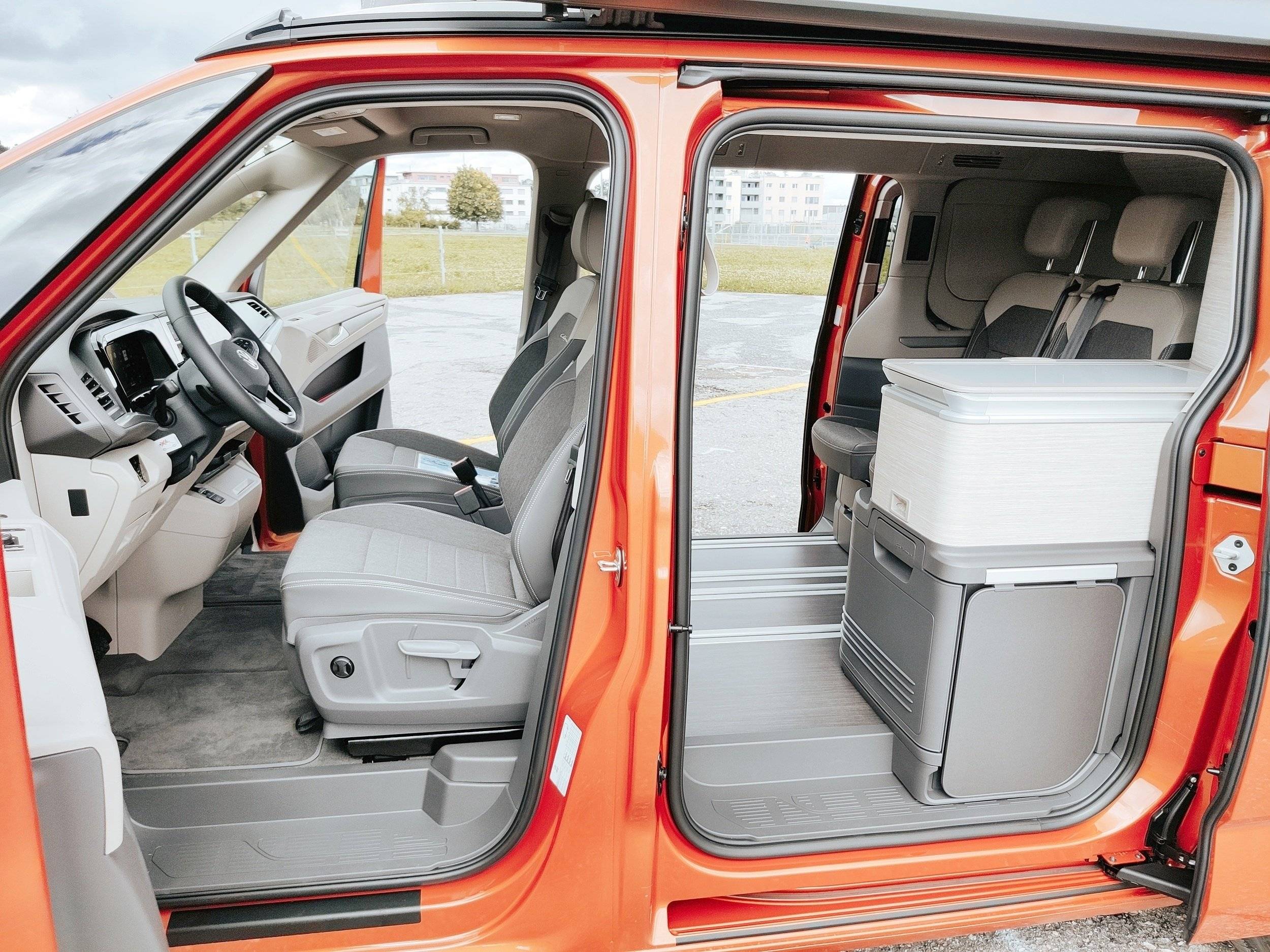 Volkswagen T7 New California Ocean PHEV 4M