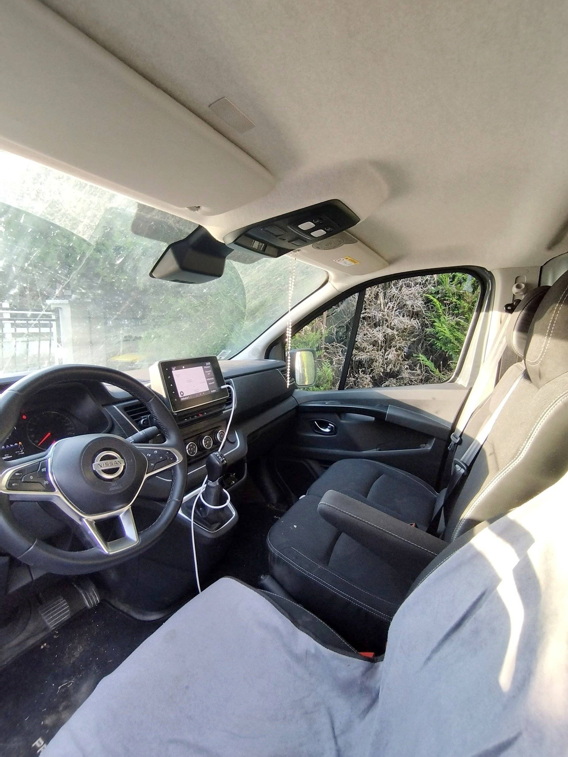 Puesto de conducción Nissan NV300 - Yescapa