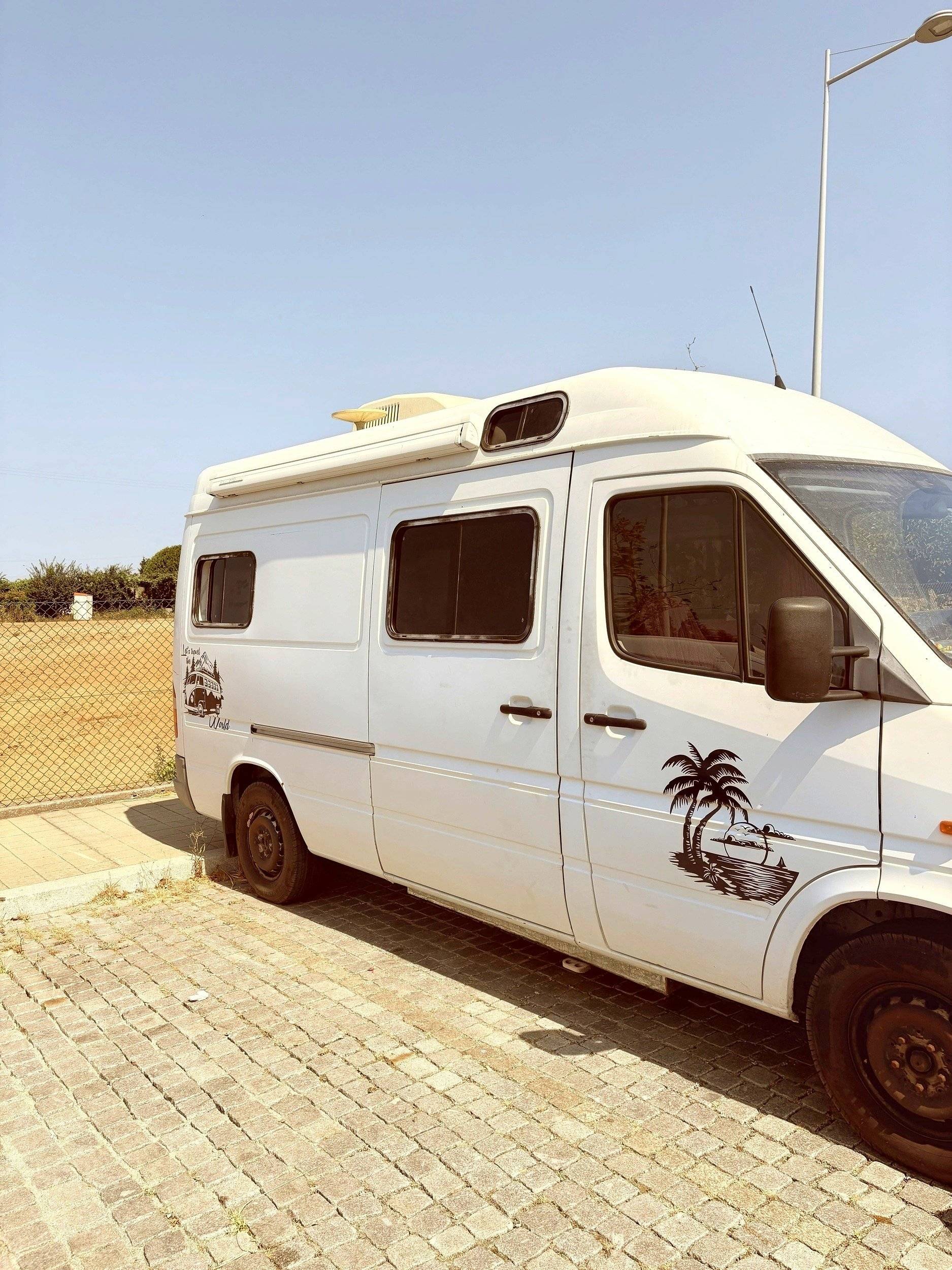 Voorkant 3/4 Mercedes Sprinter 3,0 l CDI 184 ch. - Yescapa