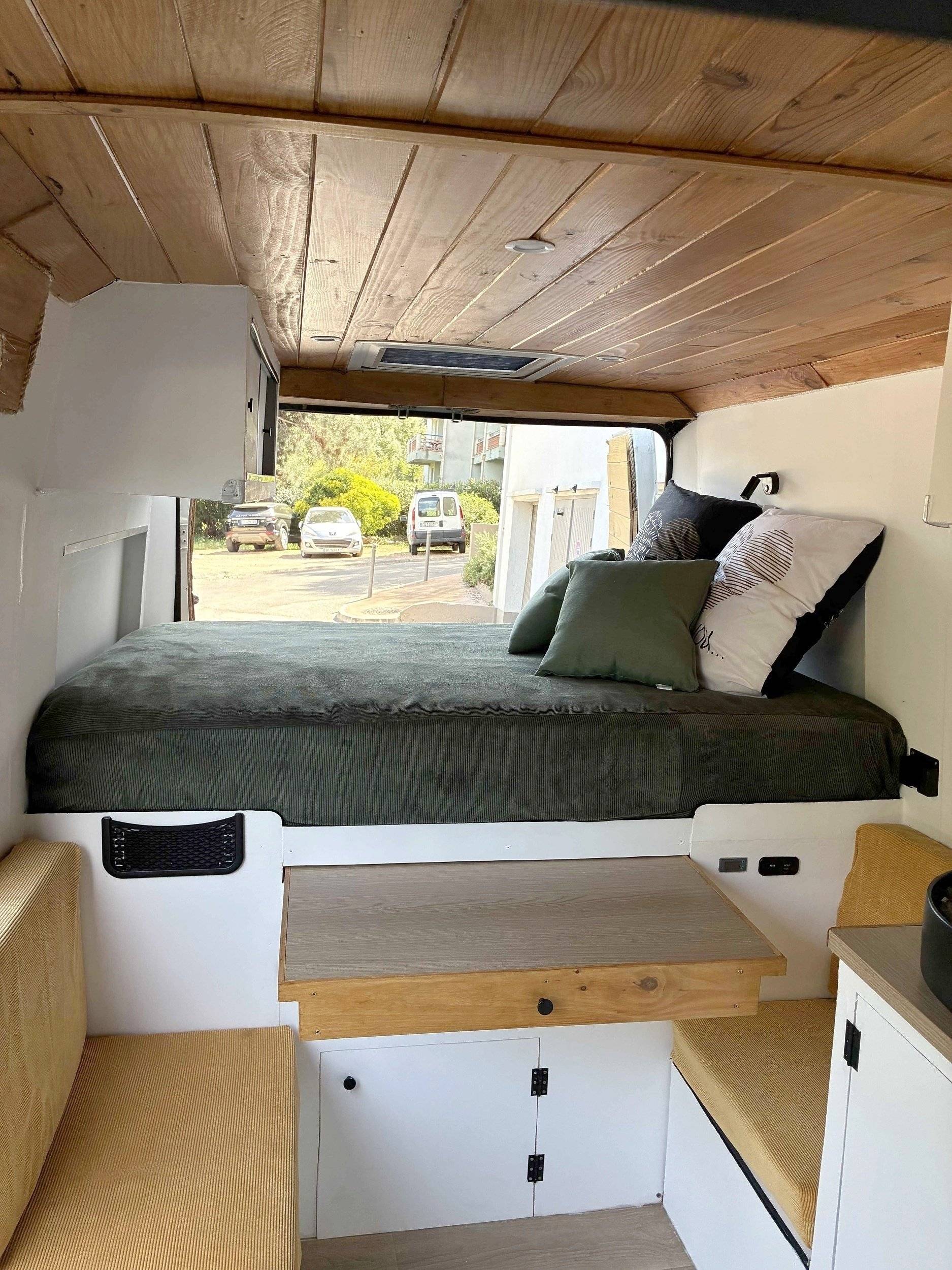 Dinette Citroën Jumper 2,0 l 110 ch - Yescapa