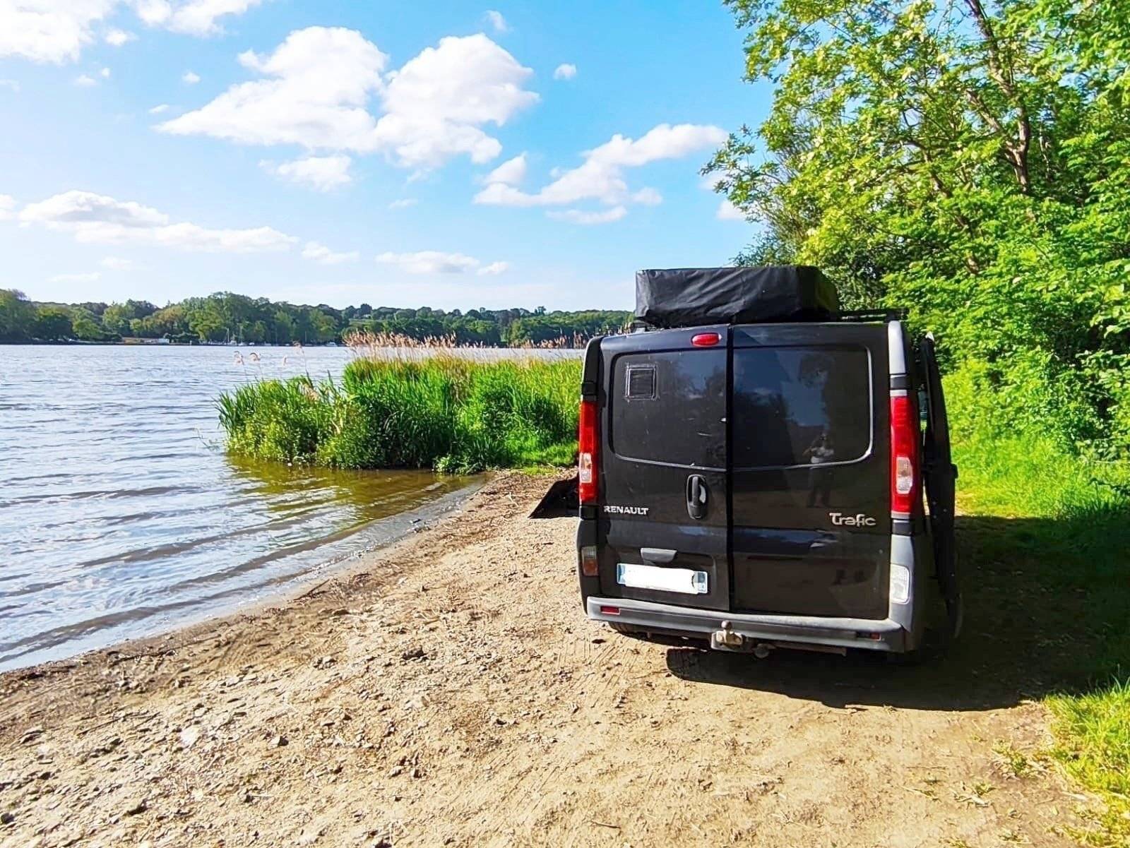 Rear view Renault Trafic 2 l 115 ch - Yescapa