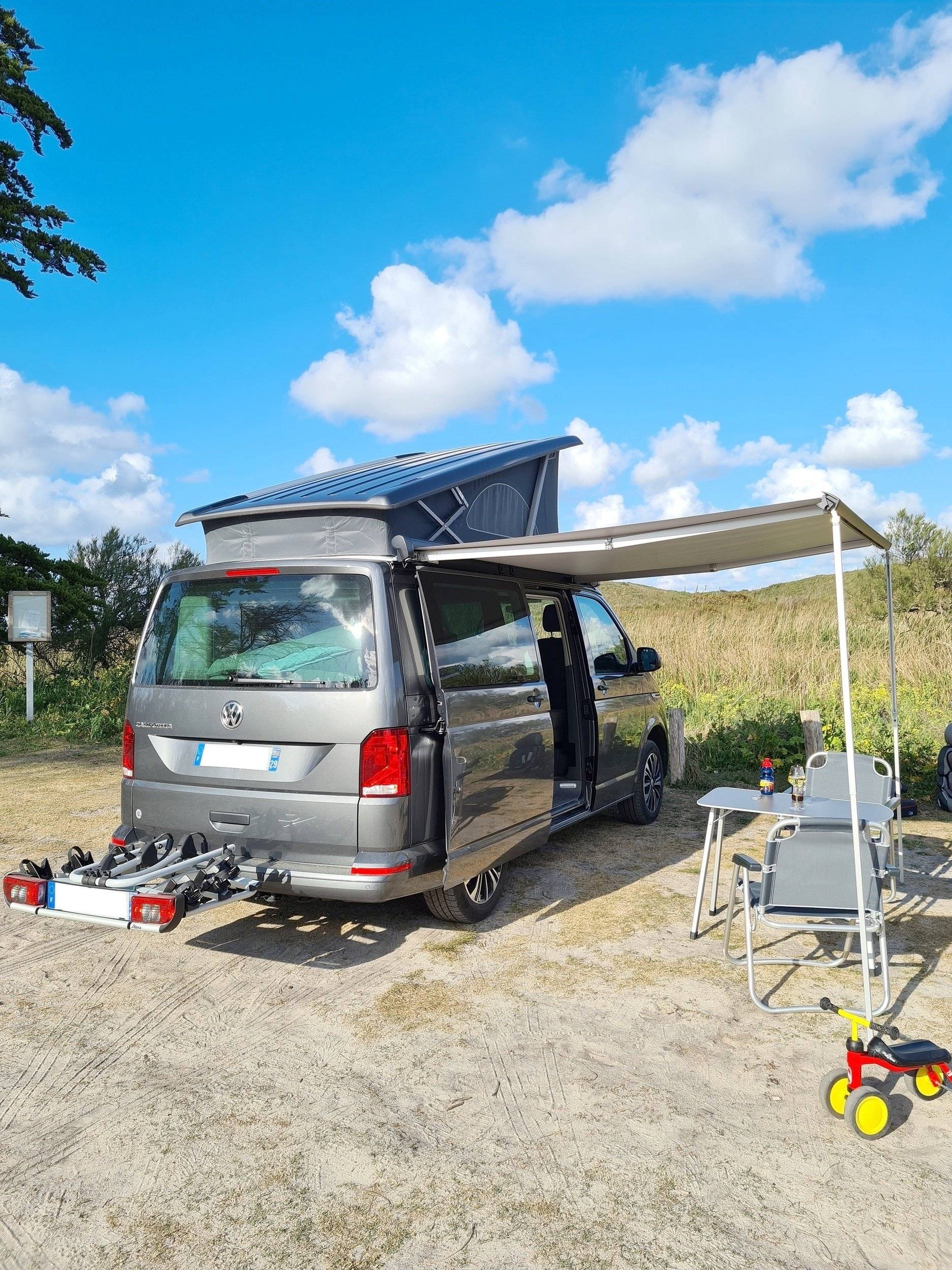 Vista de trás Volkswagen Transporter T6 2,0 l 150ch - Yescapa