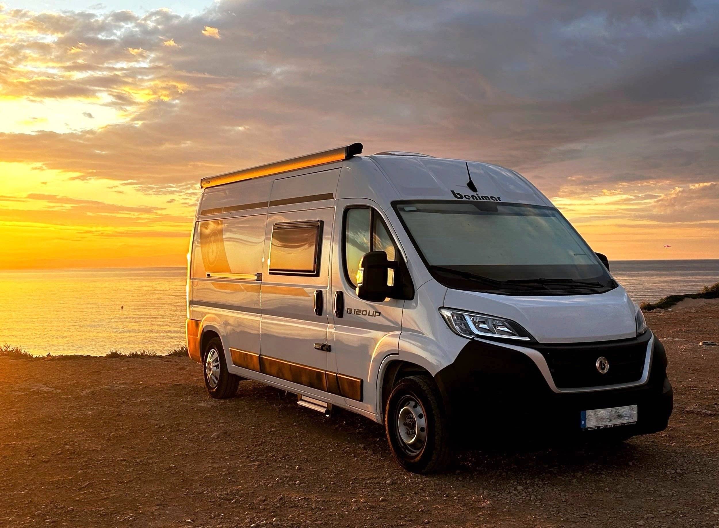Vista del vehículo ángulo delantero Fiat Ducato 2,2 l Multijet 130 ch. - Yescapa