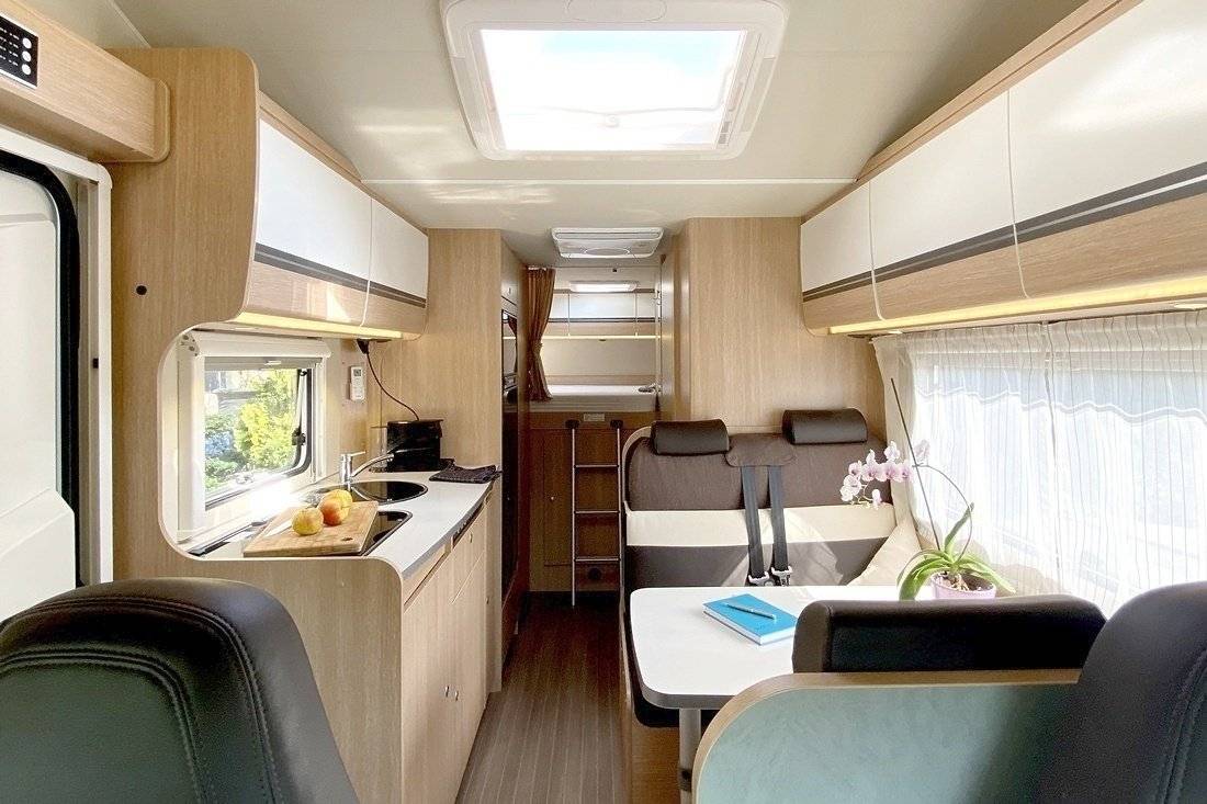 Dining Area Fiat Fiat Ducato - Yescapa