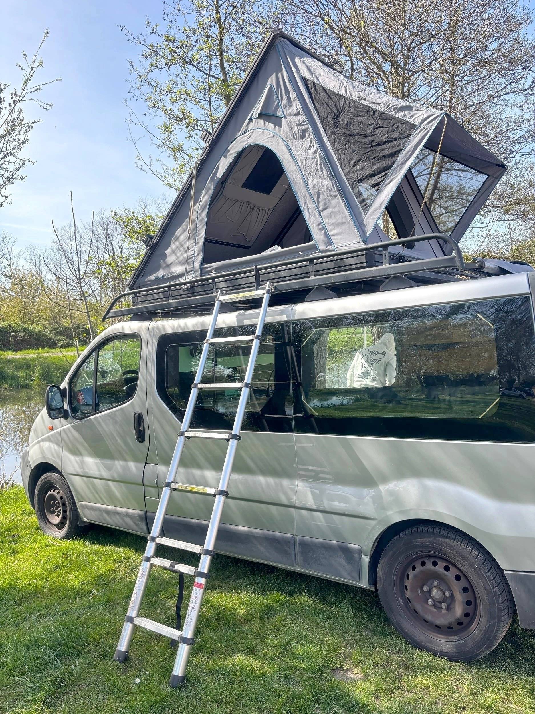 Comedor Renault Trafic 1,9 DCi 100ch - Yescapa