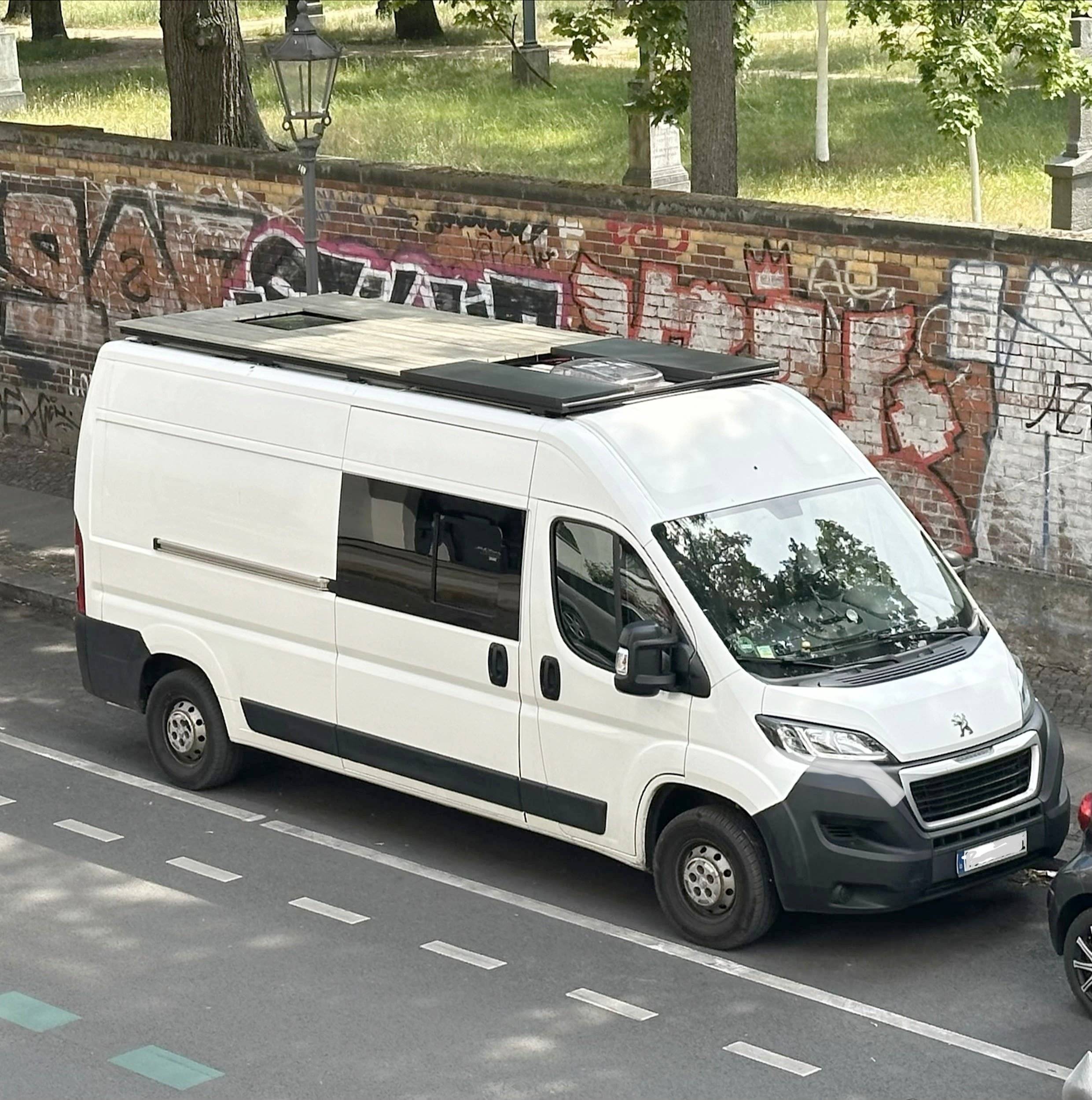 Voorkant 3/4 Peugeot Boxer 2,0 l 130 ch - Yescapa