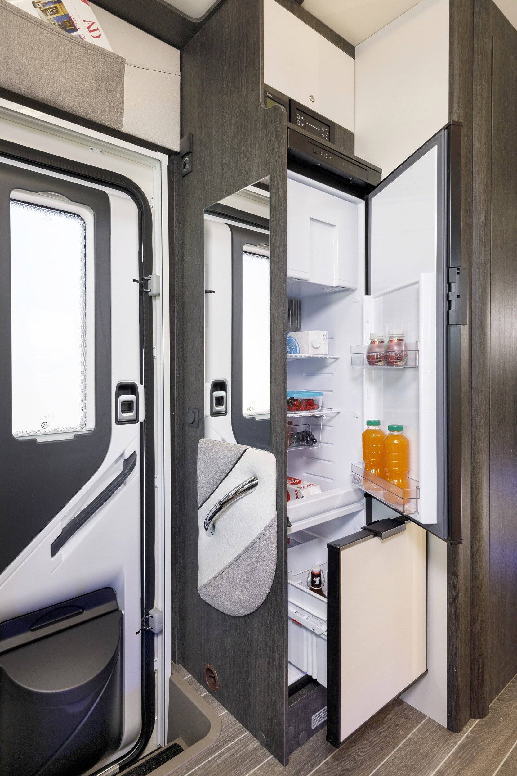 Berth Eu Comfort Family 6 Auto Select Eu Comfort Family 6 Auto Select - Yescapa