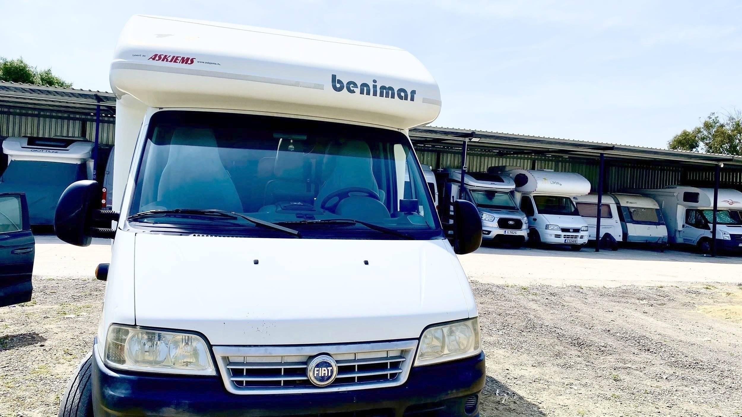 Vue avant de 3/4 Fiat Ducato 2.8 JTD - Yescapa