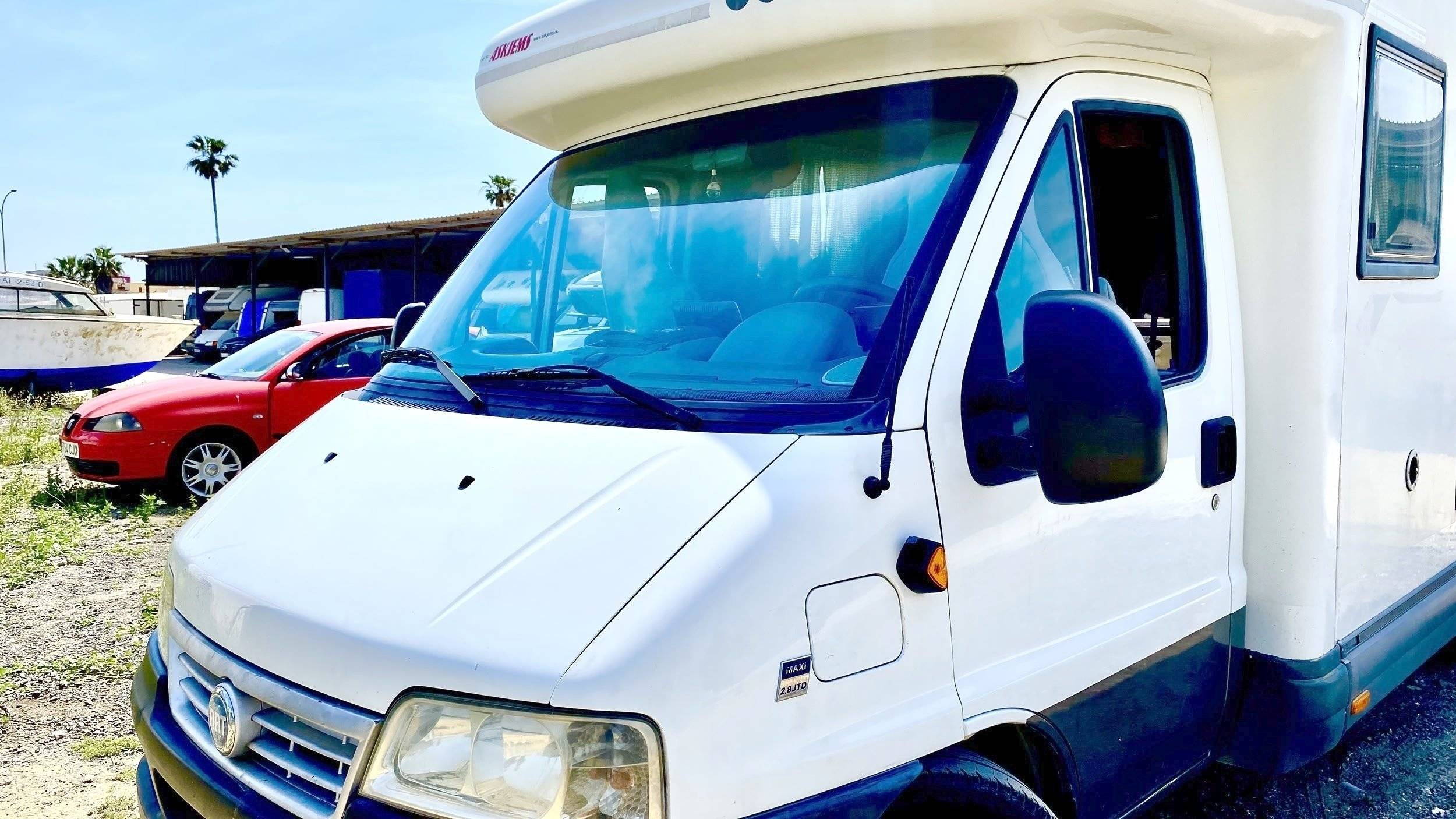Voorkant 3/4 Fiat Ducato 2.8 JTD - Yescapa