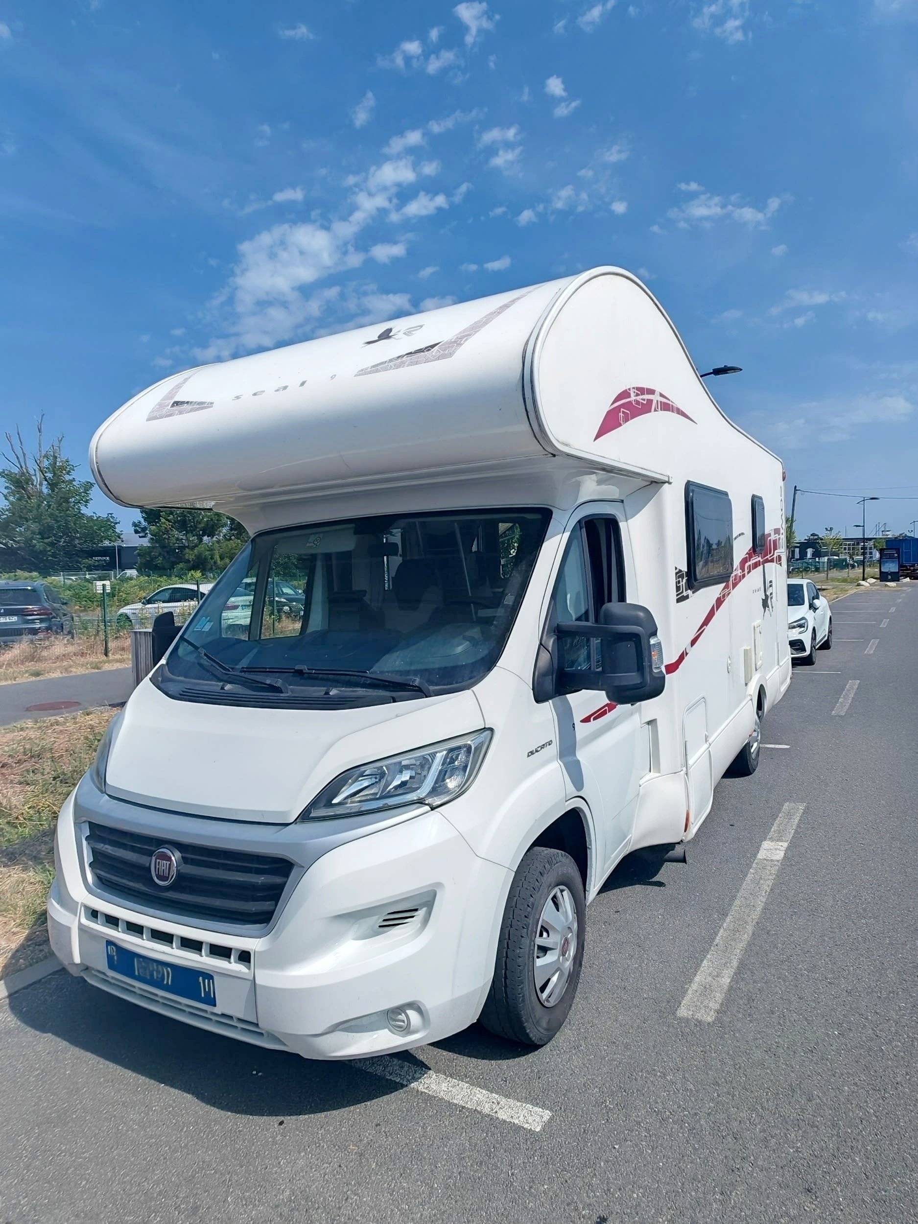 Vista del vehicle angle davanter Fiat Ducato 2,3 l Multijet 130 ch. - Yescapa