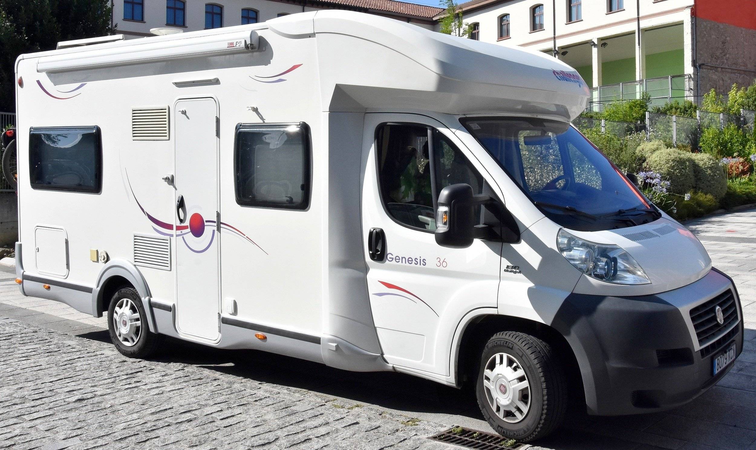 Front view from 3/4 Fiat Ducato 2300cc - Yescapa