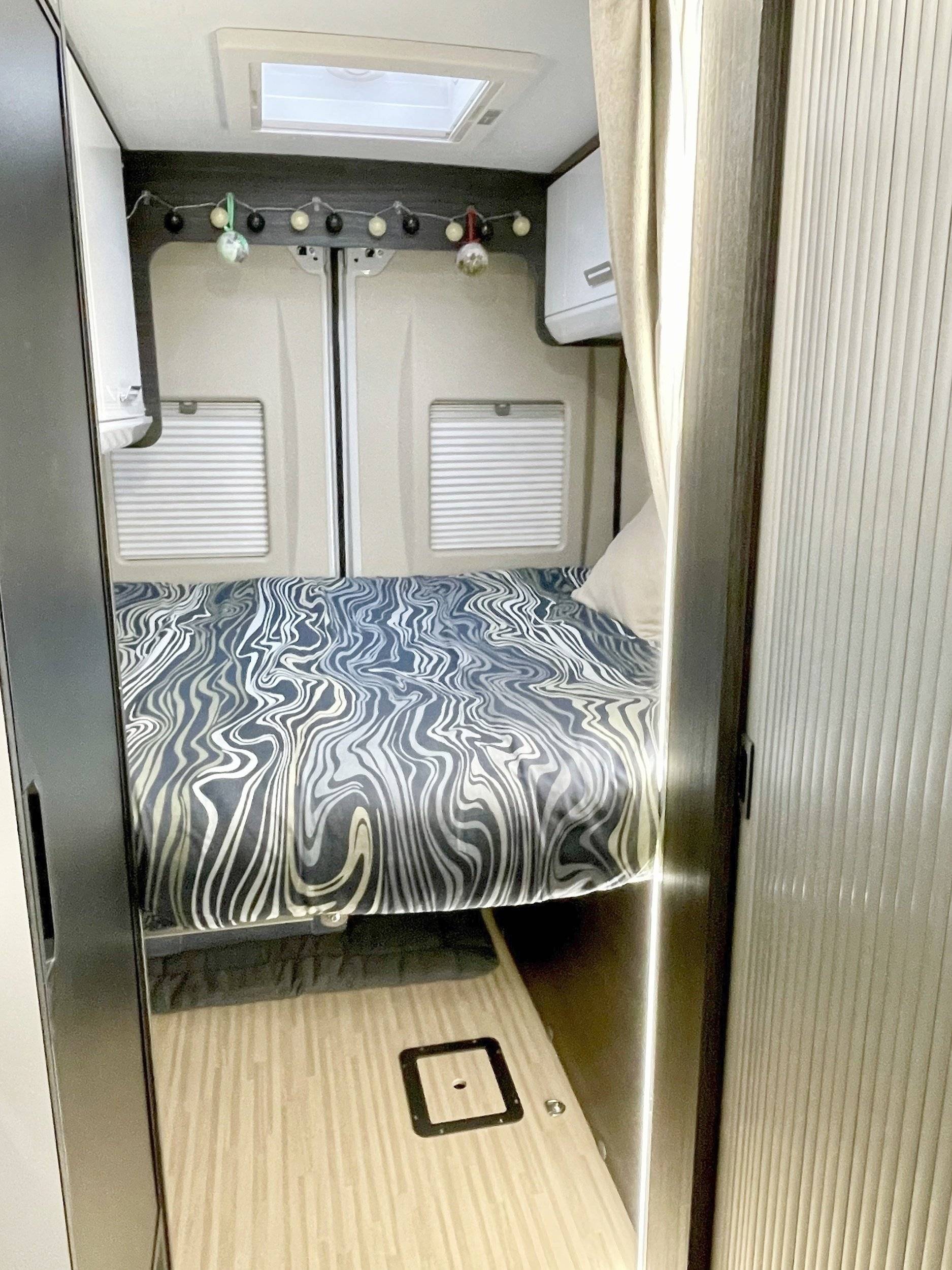 Benimar Benivan B144