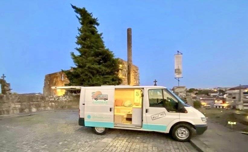Vista frontale a ¾ Ford - Yescapa