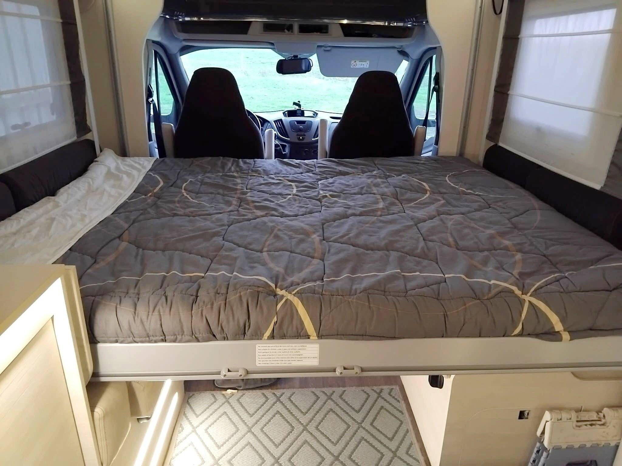 Plazas en cama Ford Transit 2,0 l 170 ch - Yescapa