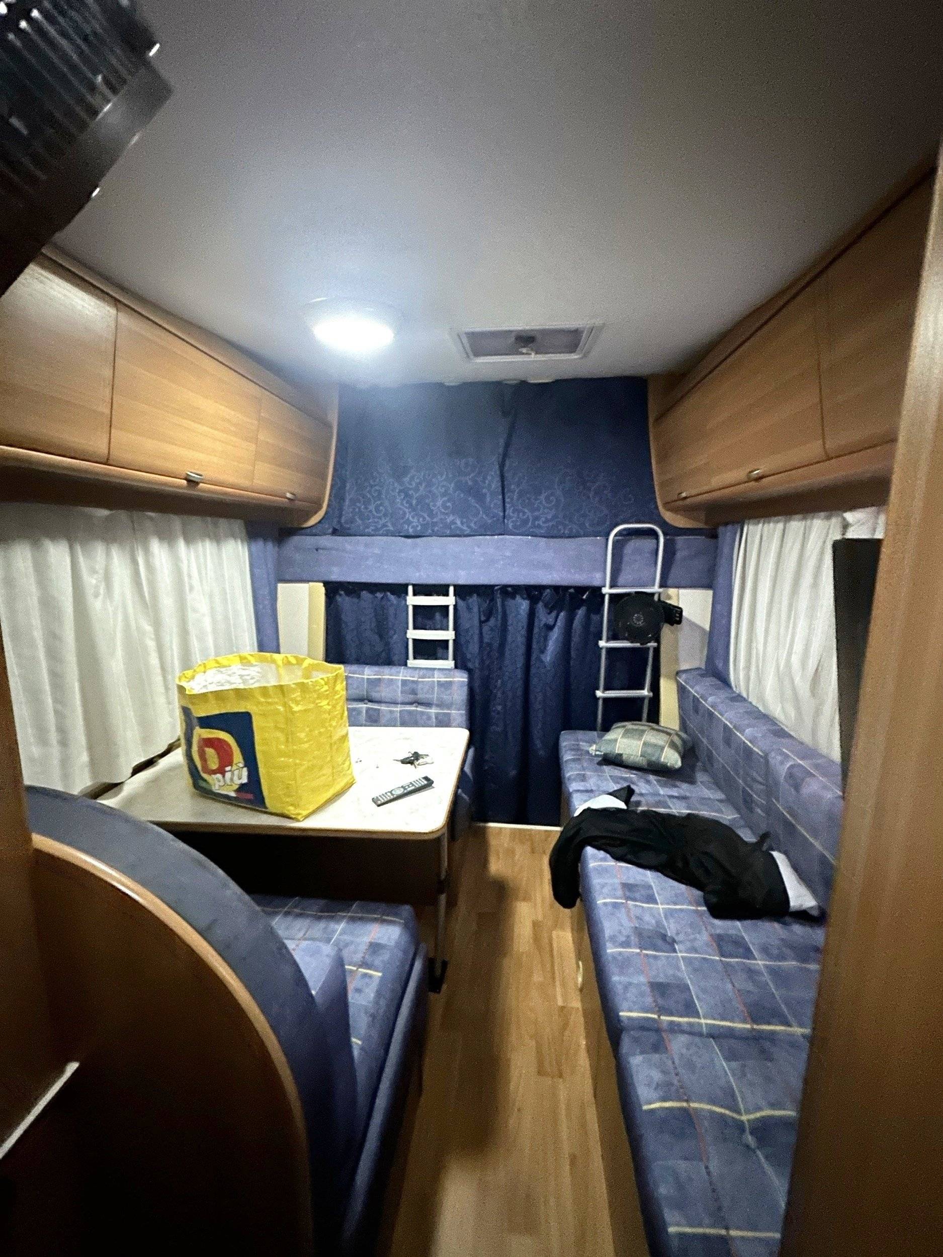 Dining Area Fiat Fiat ducato - Yescapa
