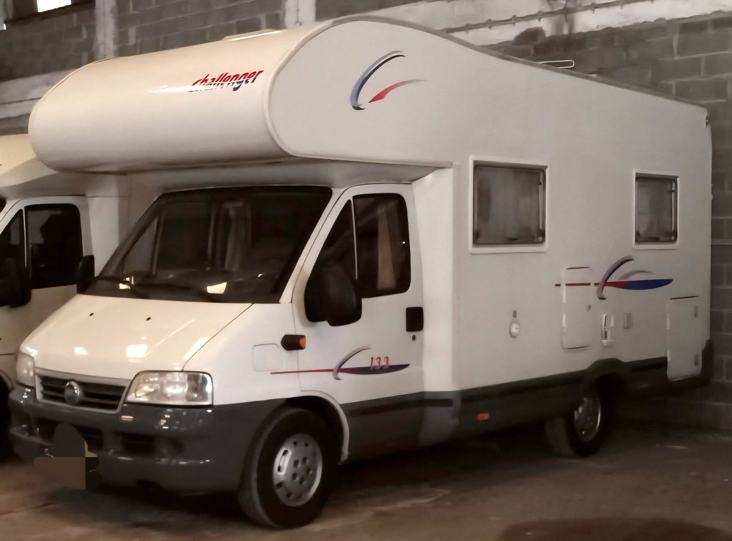 schräge Vorderansicht Fiat Fiat Ducato - Yescapa