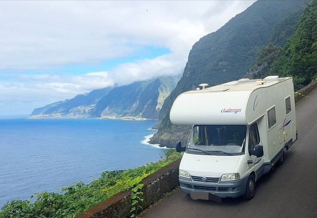 Front view from 3/4 Fiat Fiat Ducato - Yescapa
