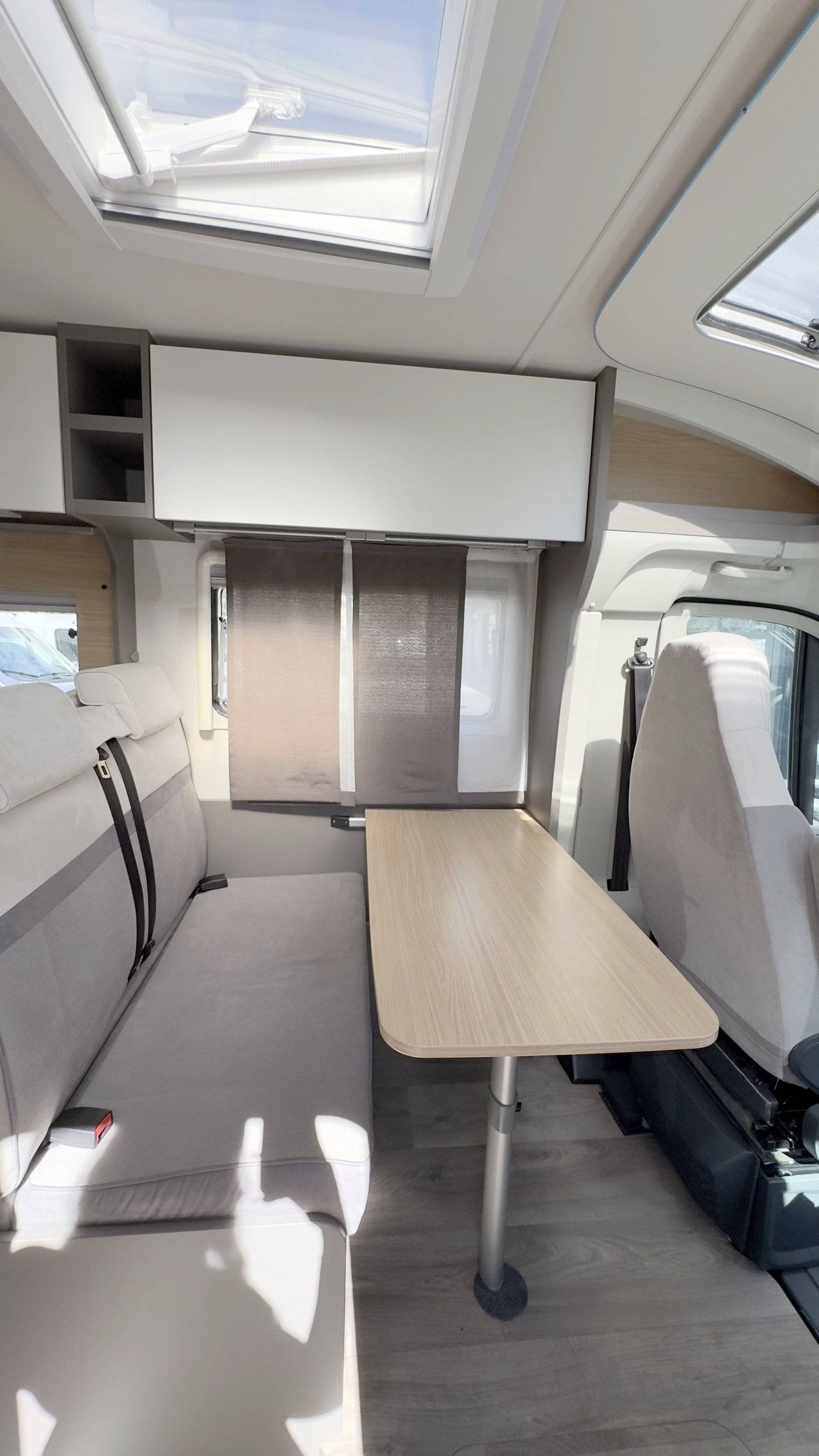 Dining Area Fiat - Yescapa