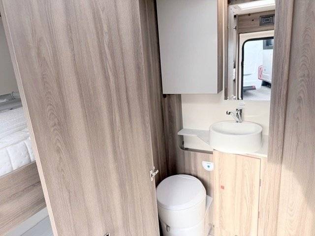 Roller Team Kronos 274 TL Autonatik - Bavarian Camper 12