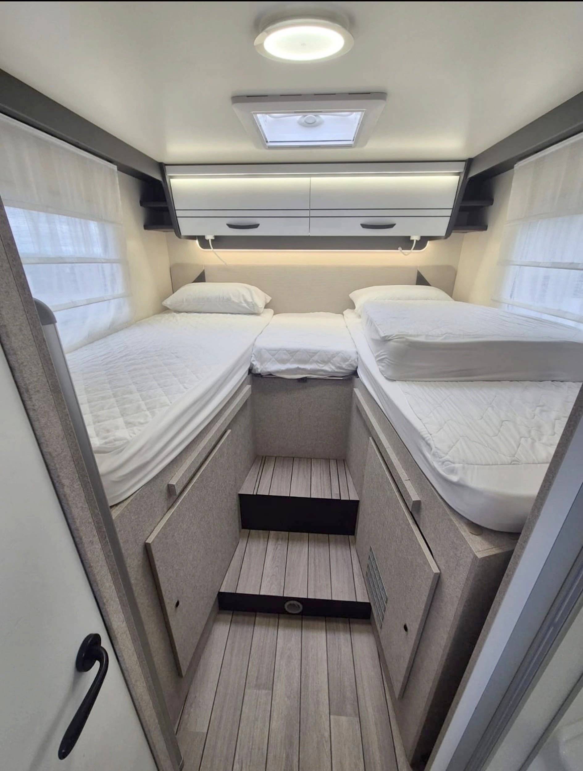 Plazas en cama Ford Transit 2,0 l 170 ch - Yescapa