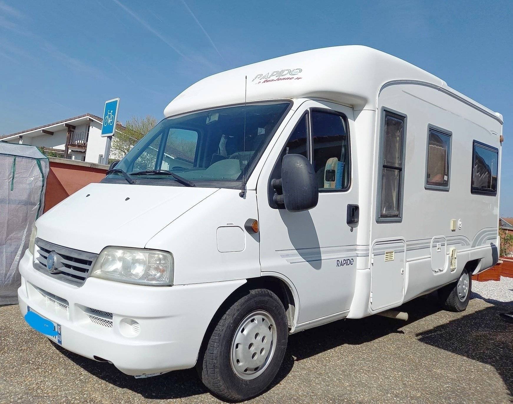 Front view from 3/4 Fiat Ducato - Yescapa