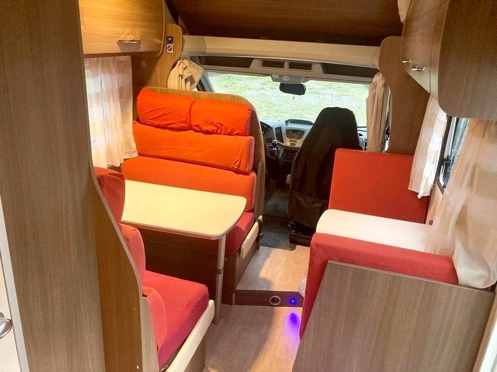 Dinette Ford FORD TRANSIT - Yescapa